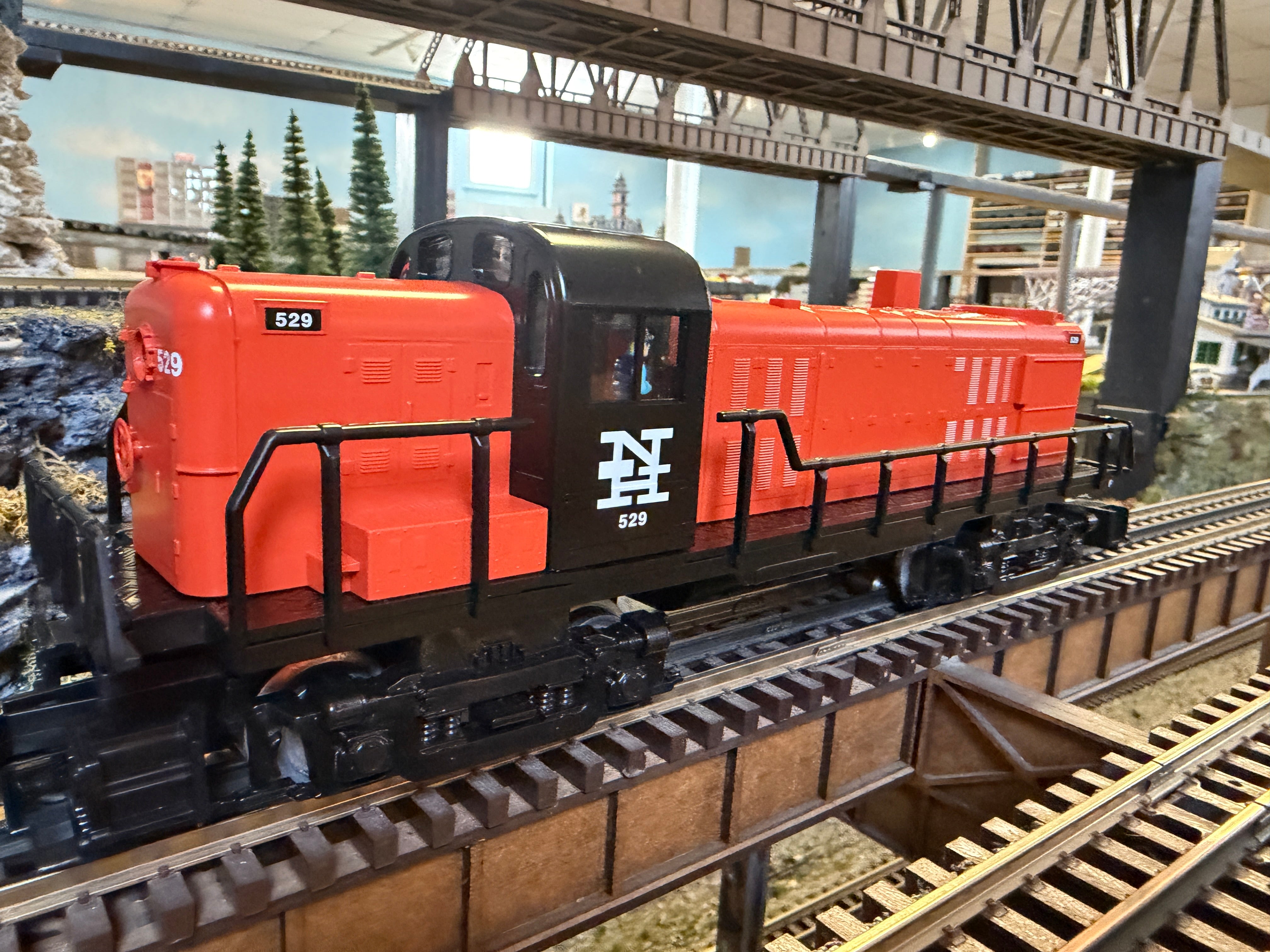 Lionel 2545060 - LionChief RS-3 Diesel Locomotive "New Haven" #529