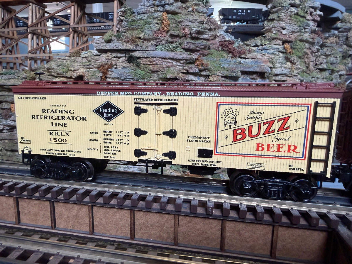 Ready Made Trains RMT-86199-168 - 36' Woodside Reefer Car "Reading Lines" (Buzz Beer)