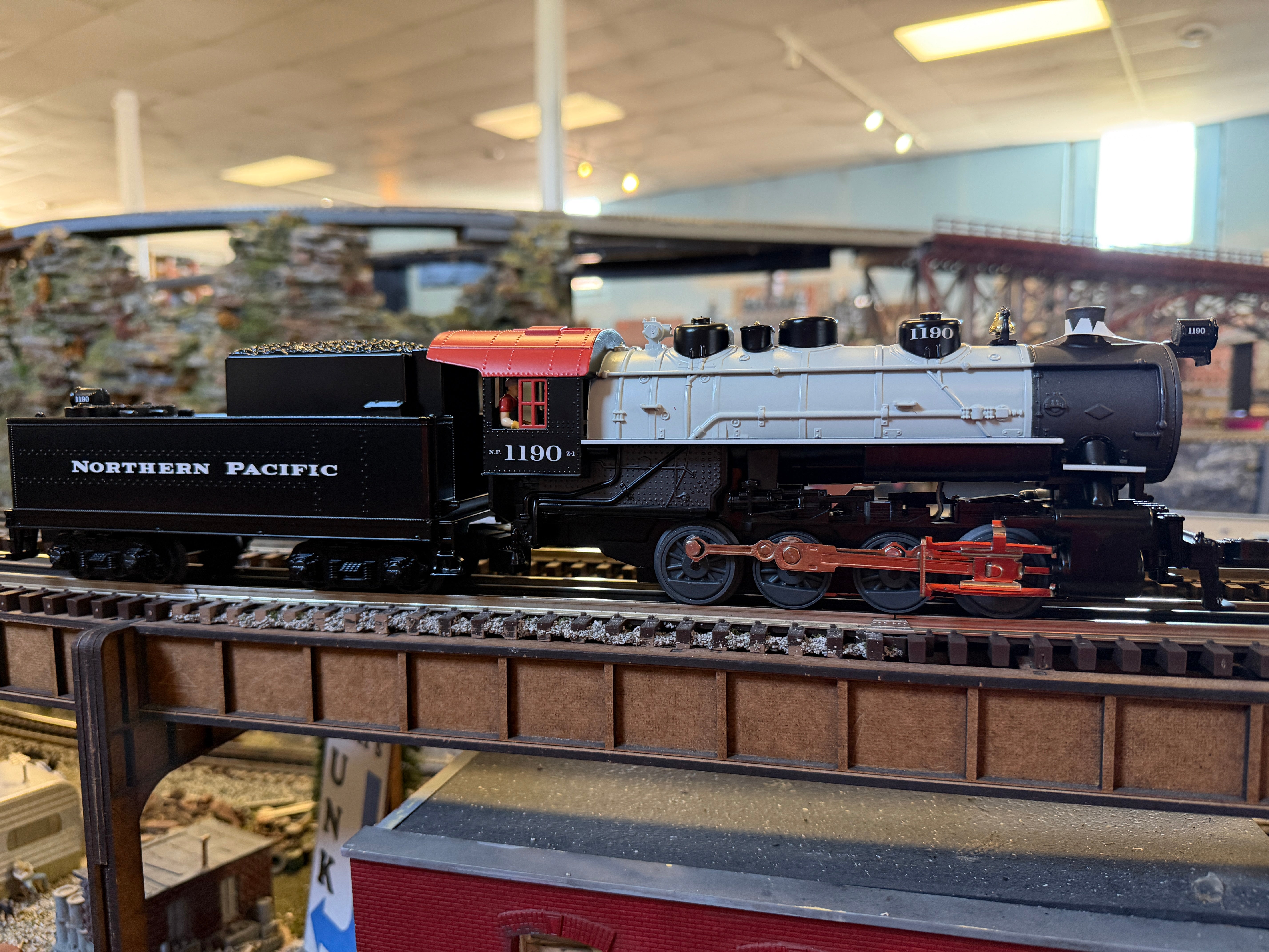 Lionel 2545020 - LionChief 0-8-0 Steam Locomotive "Northern Pacific" #1190