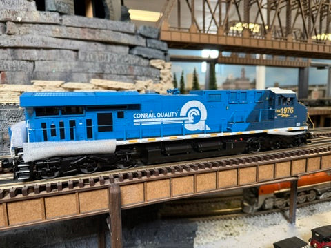 Atlas O 30138418 - Premier - ES44 Diesel Locomotive "CSX" #1976 (Conrail Heritage)