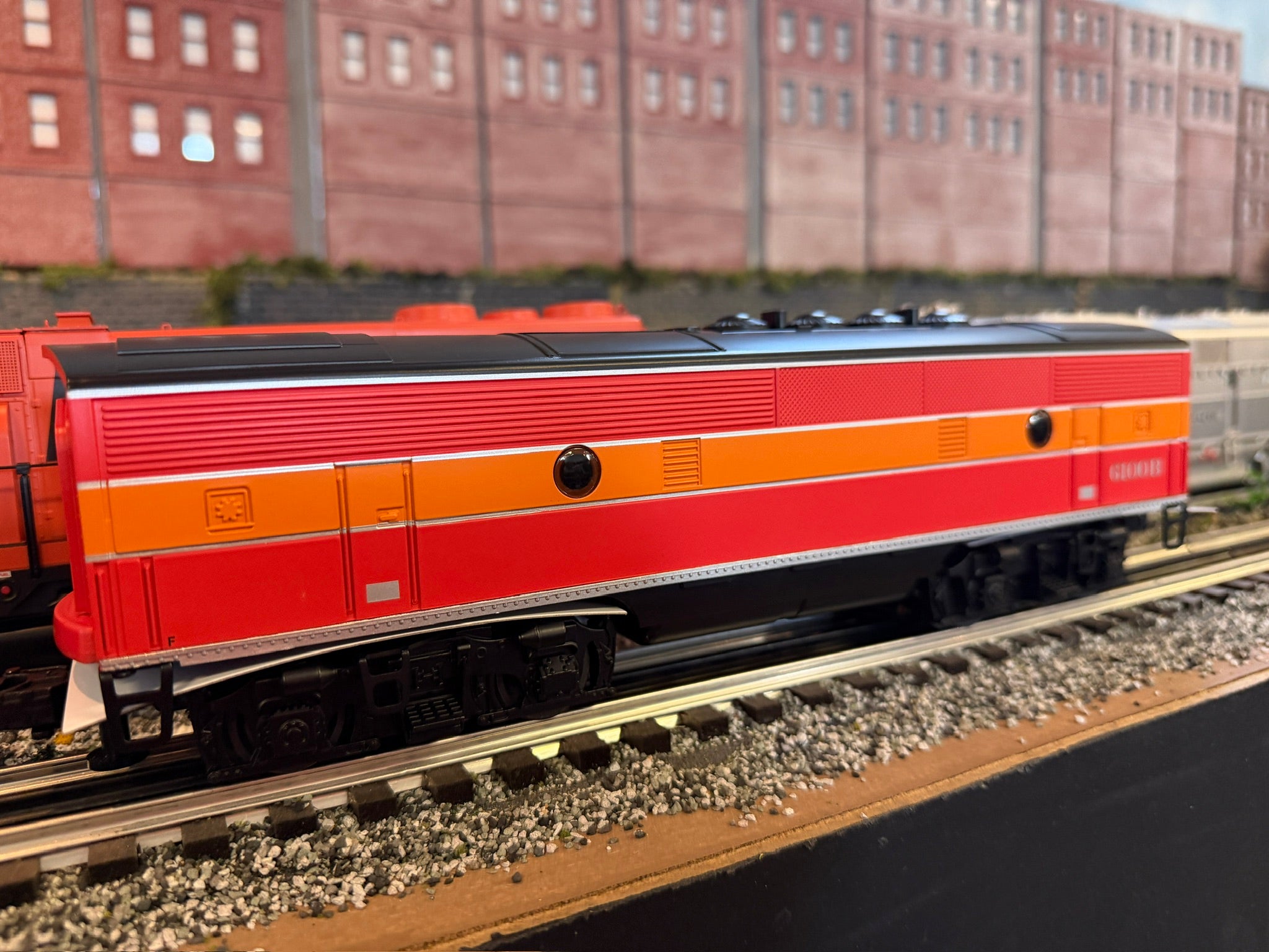 Lionel 2534099 - LionChief+ 2.0 F3B Diesel Locomotive "Southern Pacific" #6100B