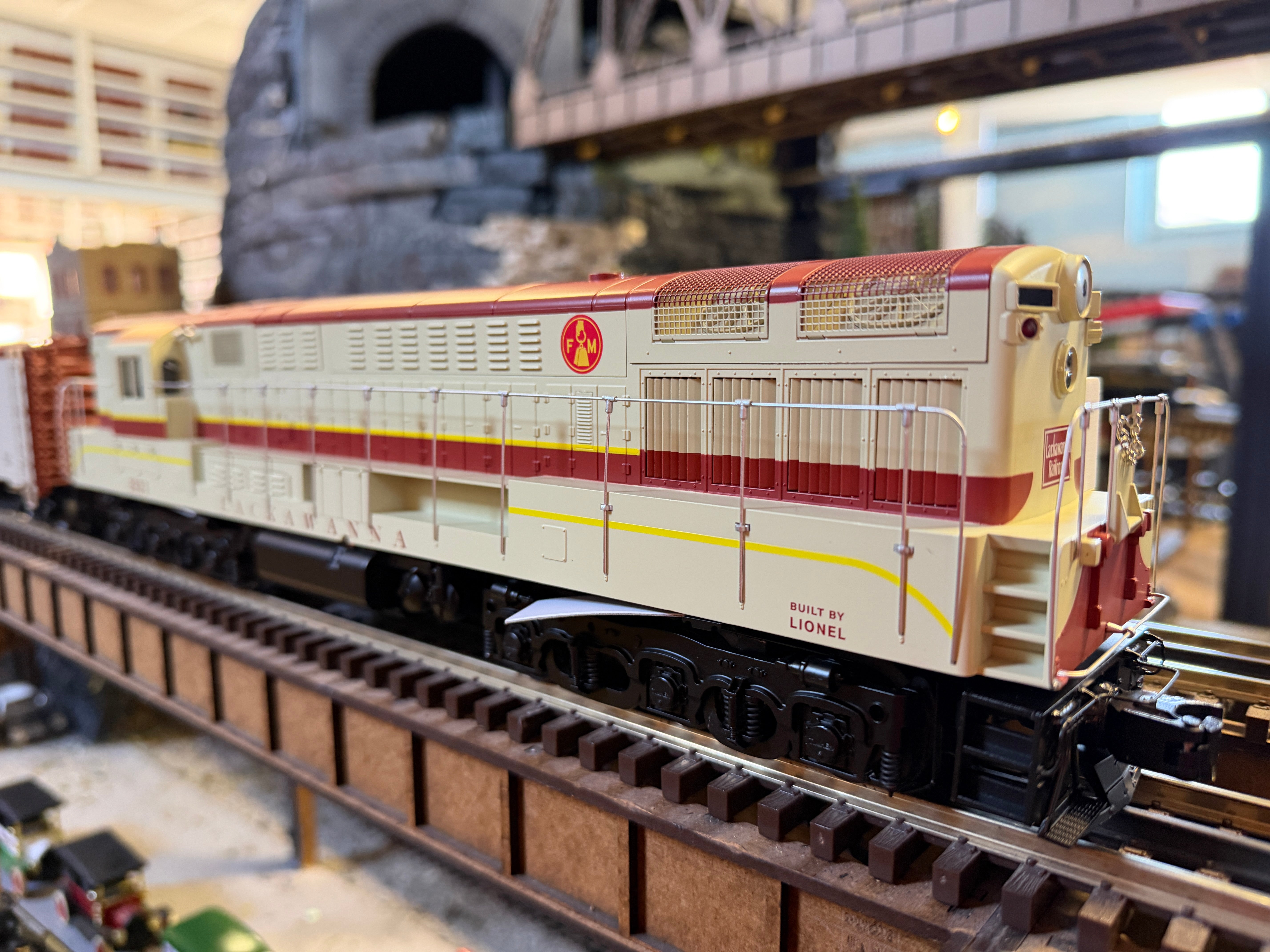 Lionel 2522080 - Legacy Trainmaster Postwar Freight Set "Lackawanna"