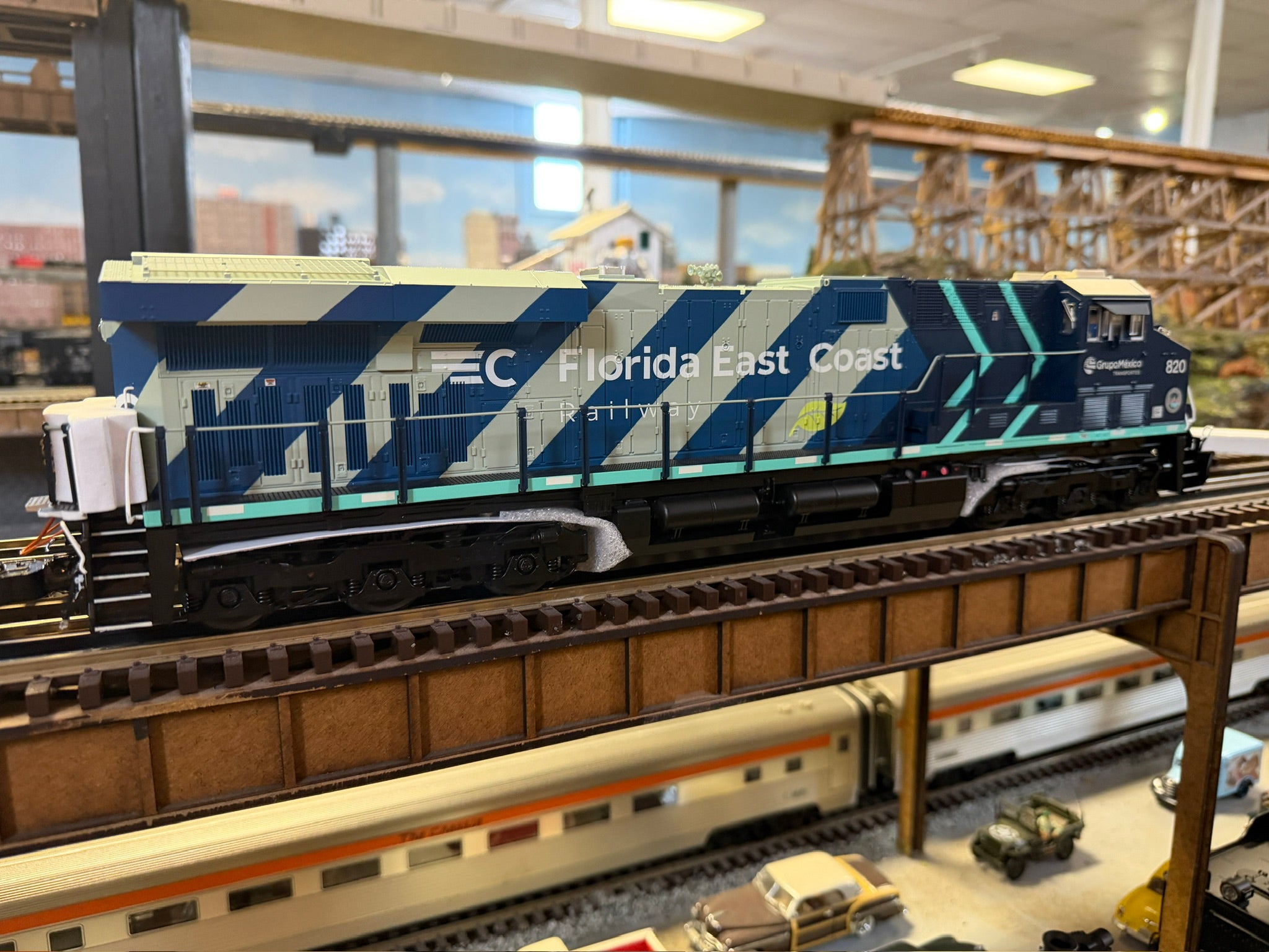 Lionel 2522070 - Legacy ES44 Autorack Set "Florida East Coast"