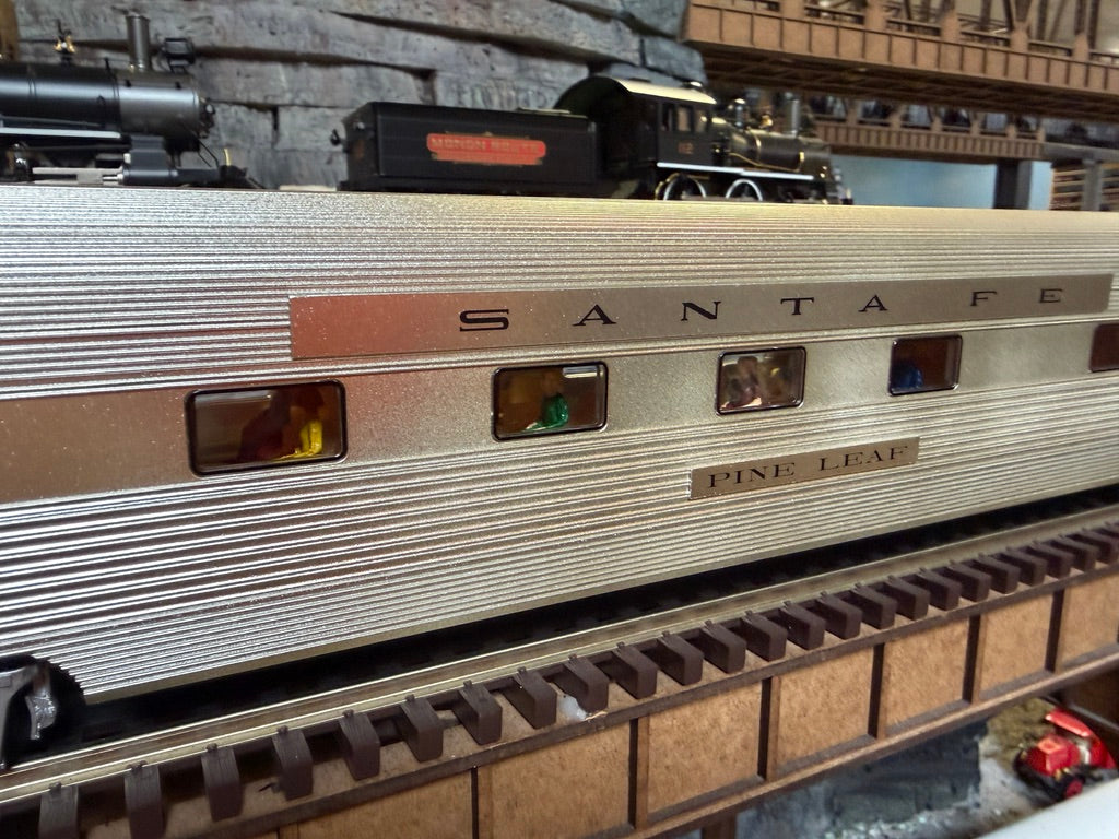 Lionel 2627110 - Super Chief Add-On 21" Pullman Passenger Car "Santa Fe" Set A (2-Car)