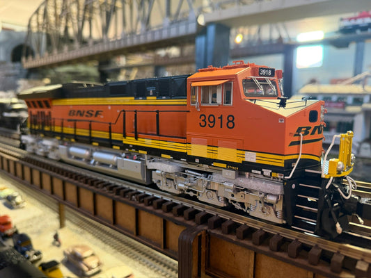 Lionel 2533459 - Legacy ET44AC SuperBass "BNSF" #3998 (Non-Powered) - MrMuffin'sTrains
