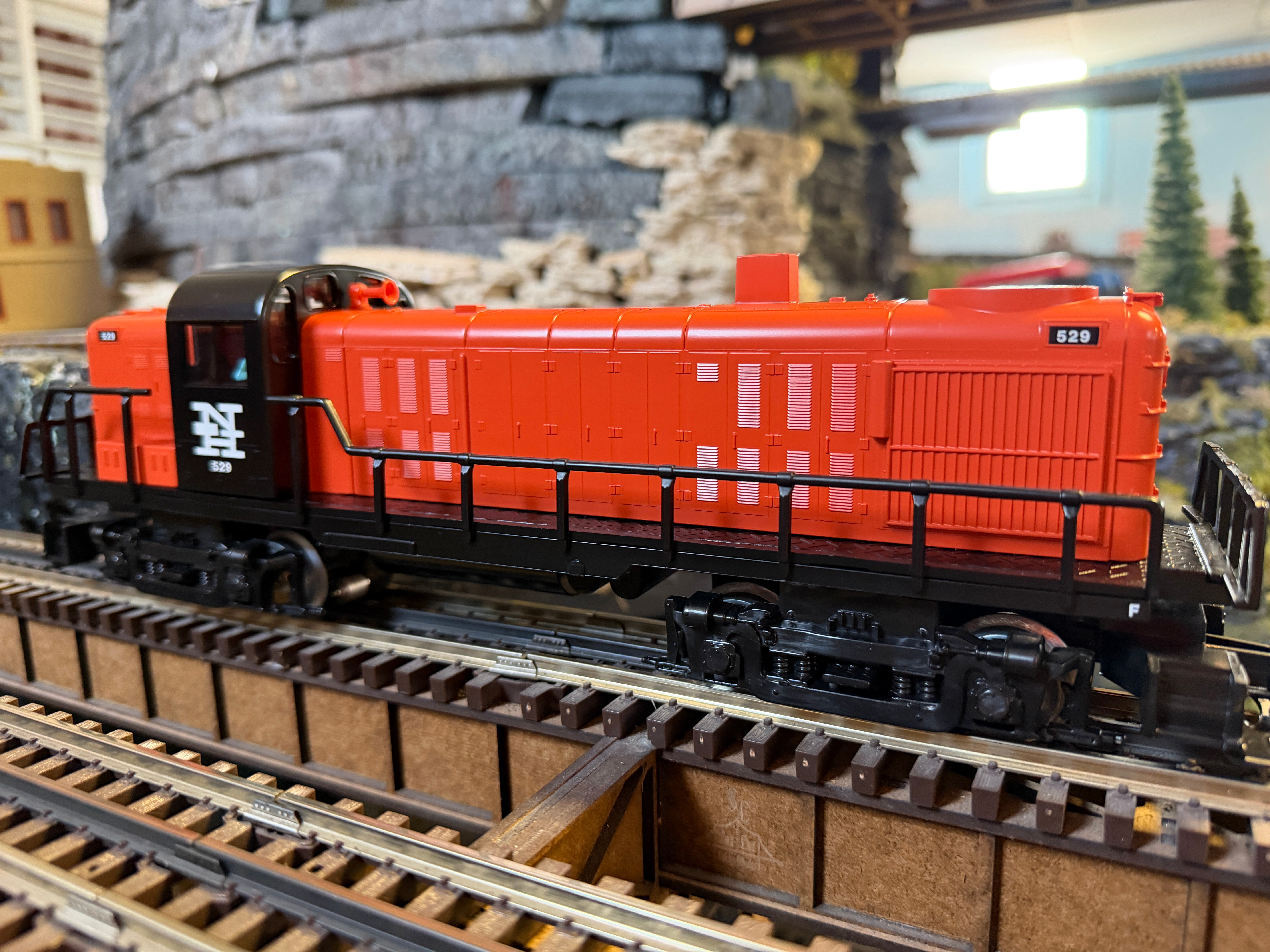 Lionel 2545060 - LionChief RS-3 Diesel Locomotive "New Haven" #529