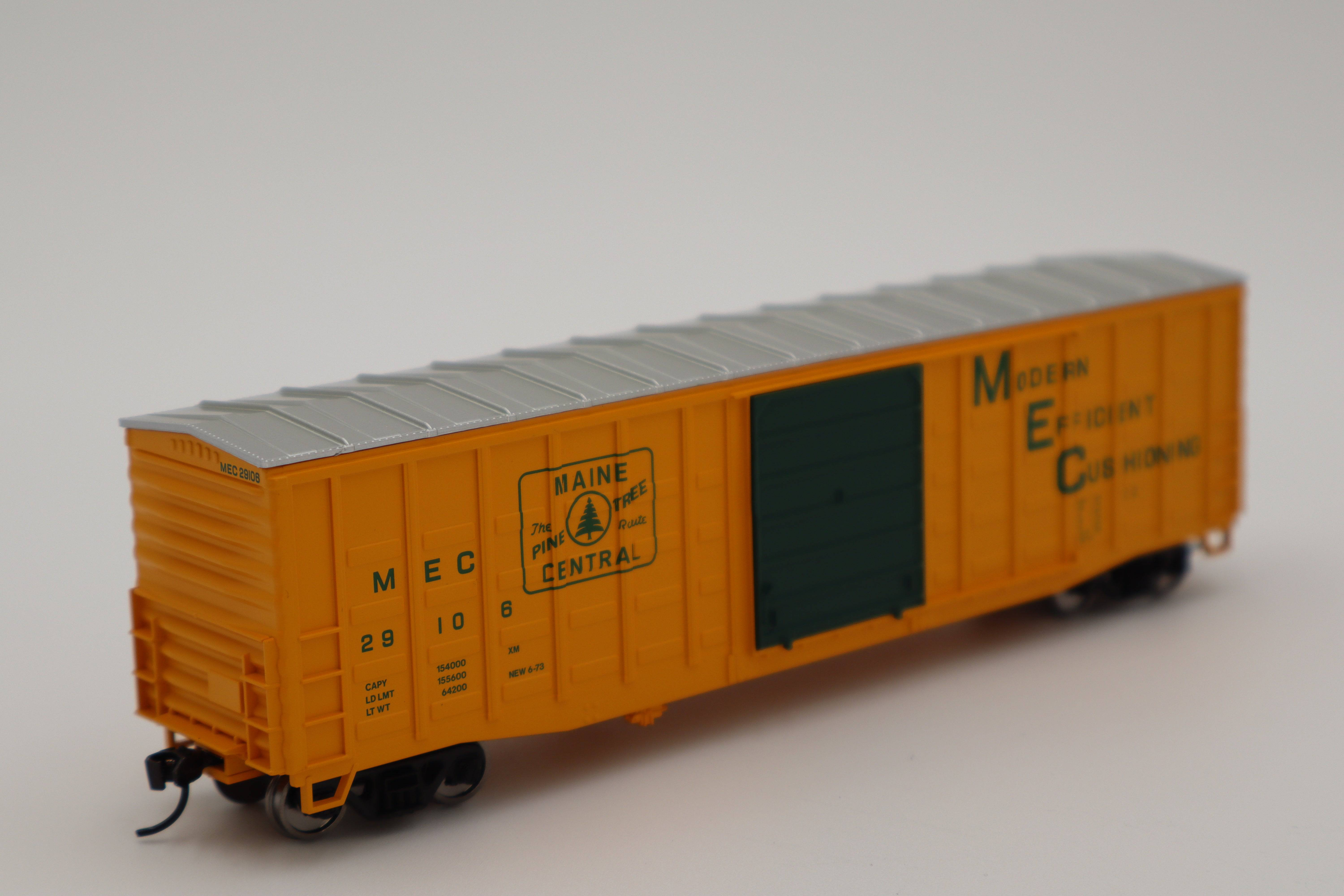 Walthers HO 910-46714 - Mainline - 50' Waffle Side Boxcar "Maine Central" #29142