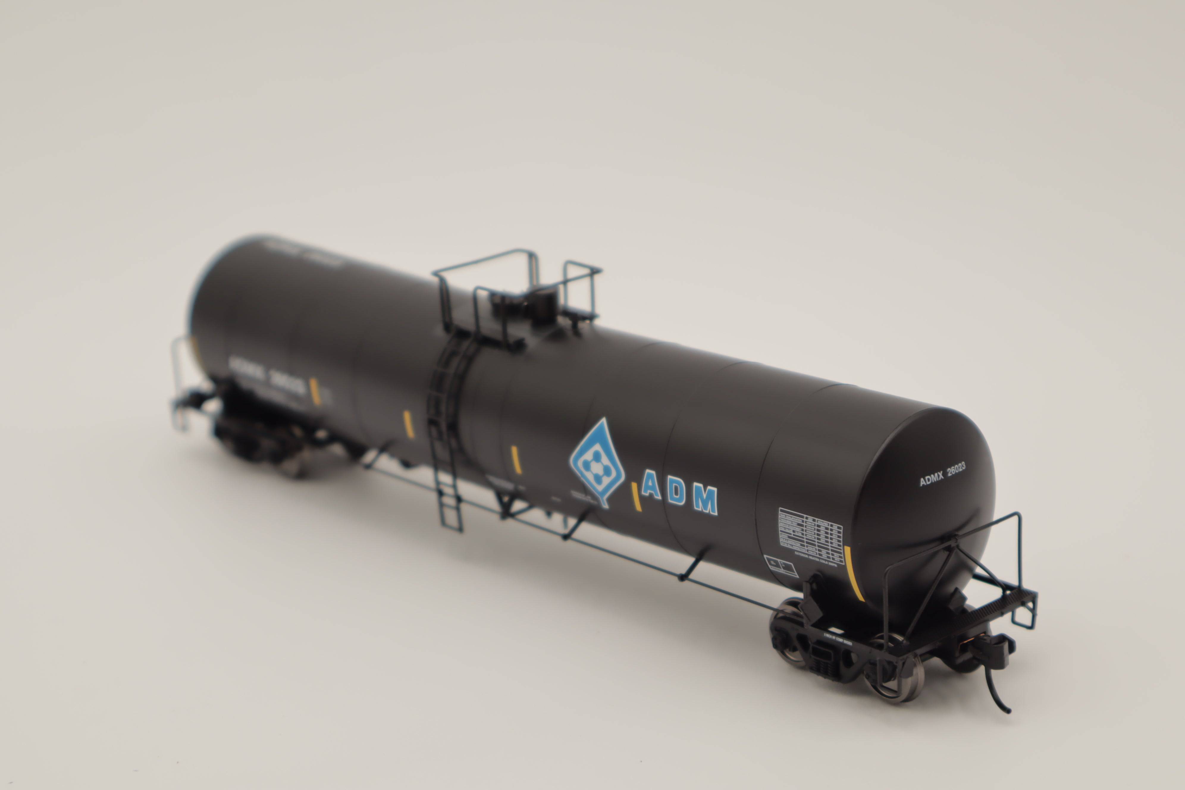 Walthers HO 910-48225 - Mainline - Trinity 25,000-Gallon Tank Car "ADM" #26110
