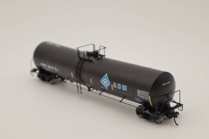 Walthers HO 910-48225 - Mainline - Trinity 25,000-Gallon Tank Car "ADM" #26110