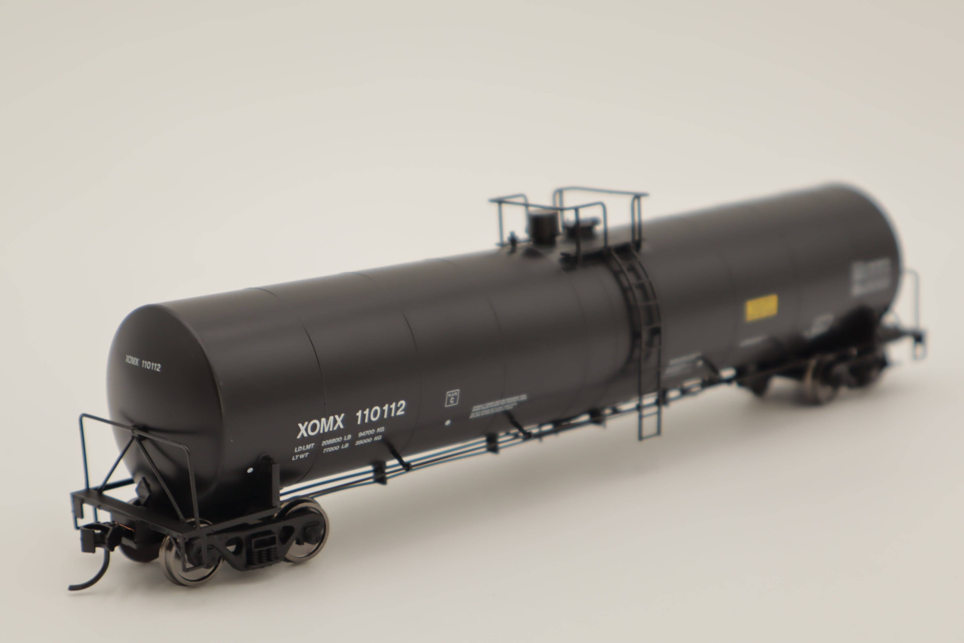 Walthers HO 910-48243 - Mainline - Trinity 25,000-Gallon Tank Car "XOMX" #110114