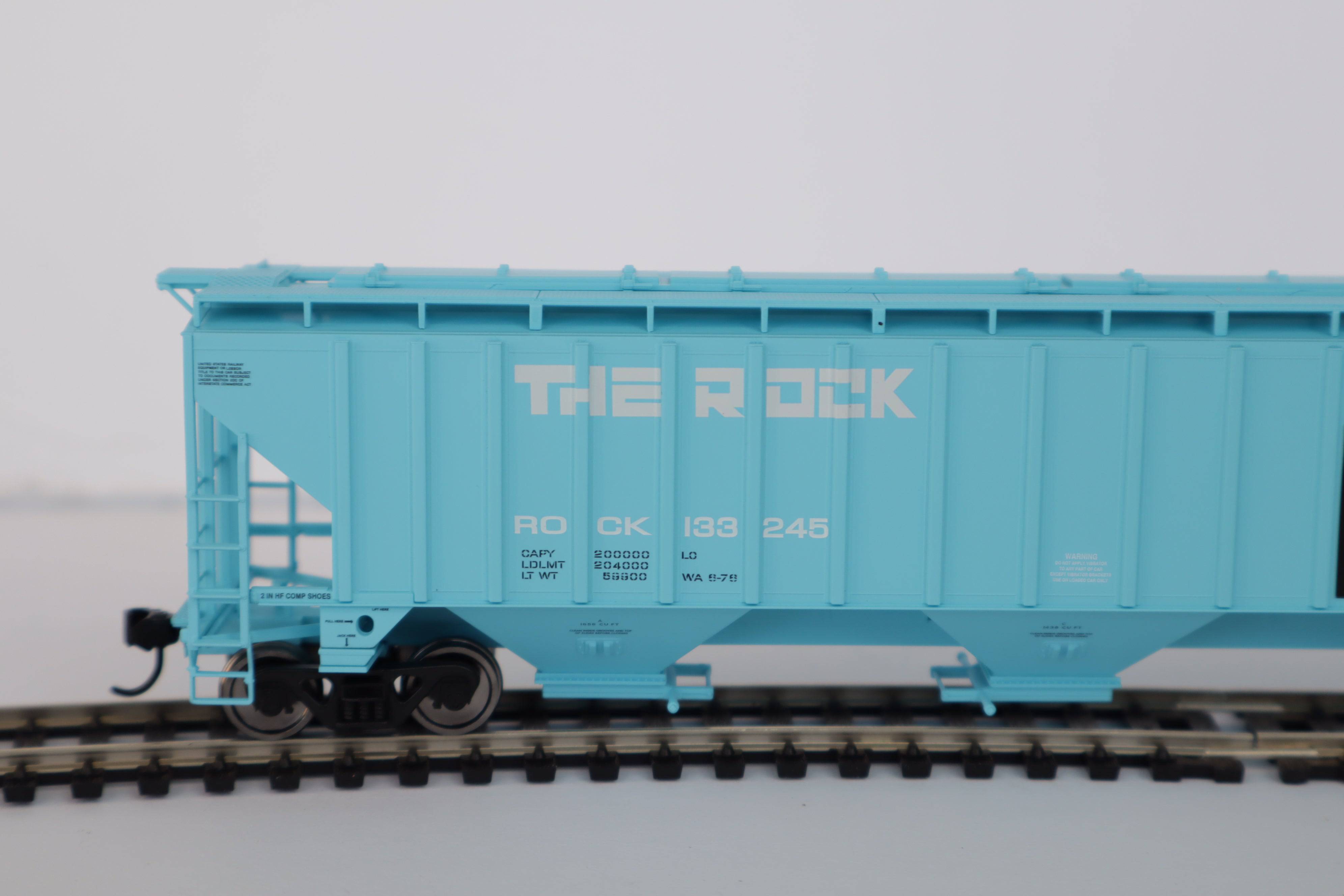 Walthers HO 910-49067 - Mainline - 57' Trinity 4750 3-Bay Covered Hopper "Rock Island" #133275