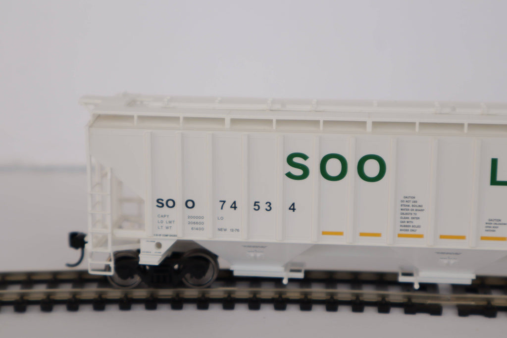 Walthers HO 910-49076 - Mainline - 57' Trinity 4750 3-Bay Covered