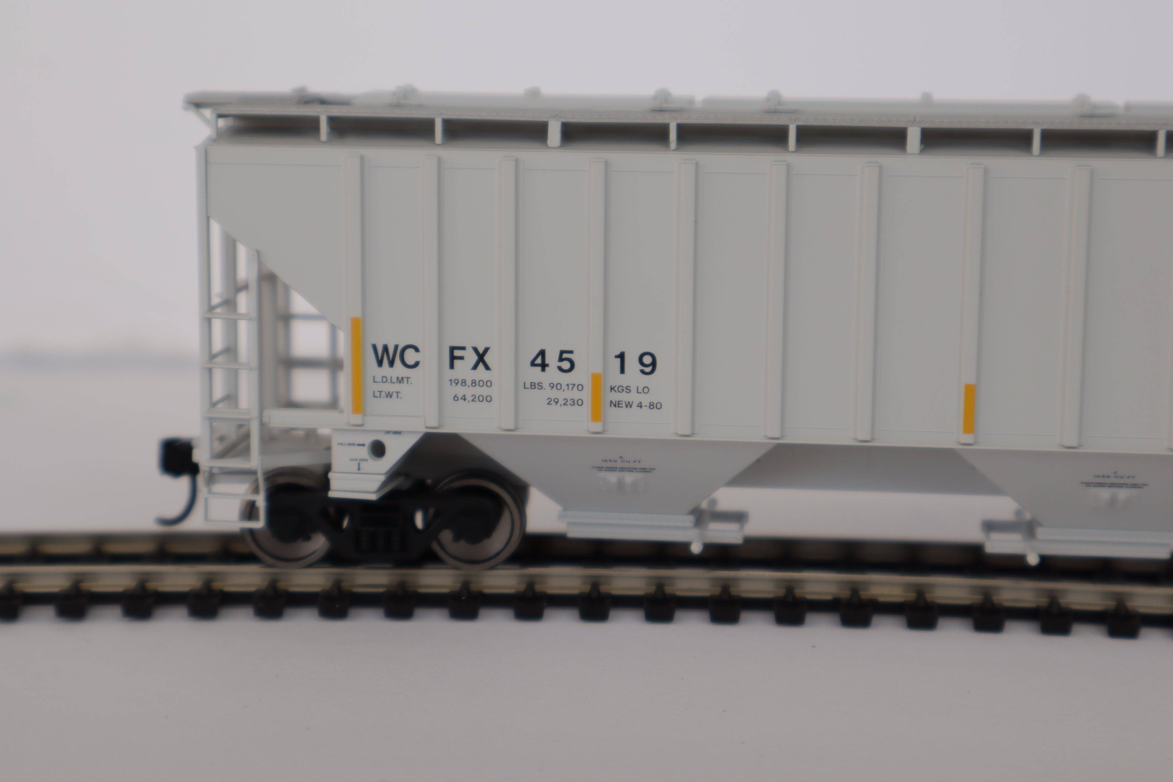 Walthers HO 910-49077 - Mainline - 57' Trinity 4750 3-Bay Covered Hopper "G. E." #4519 (WCFX)