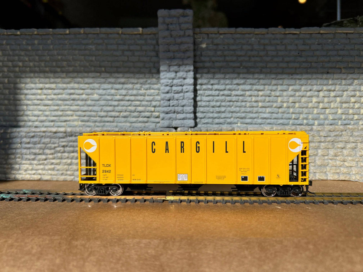 Walthers HO 910-49406 - Mainline - 50' Pullman-Standard PS-2CD 4427 3-Bay Covered Hopper "Cargill TLDX" #2845