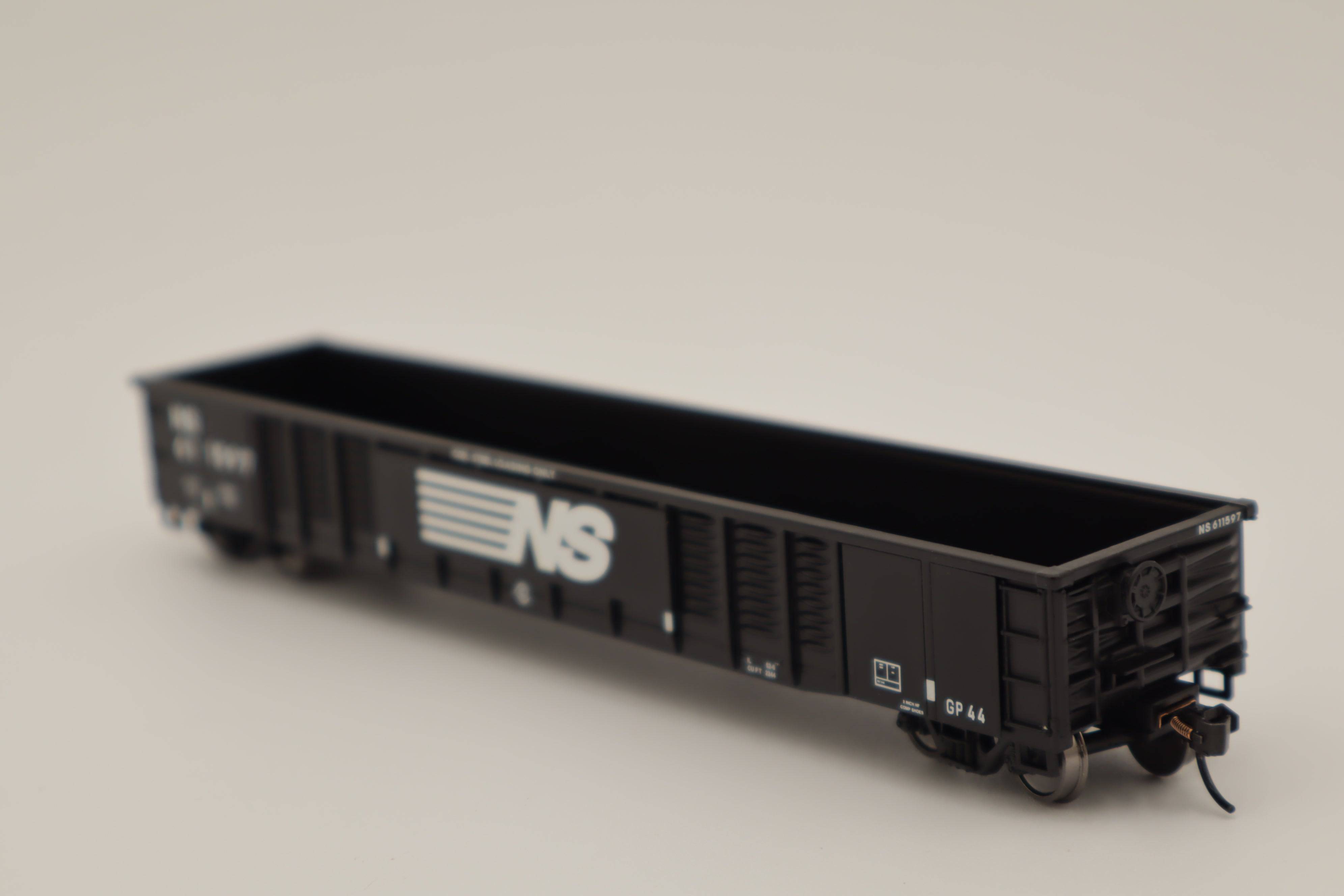 Walthers HO 910-6084 - Mainline - 53' Corrugated-Side Gondola "Norfolk Southern" #611598