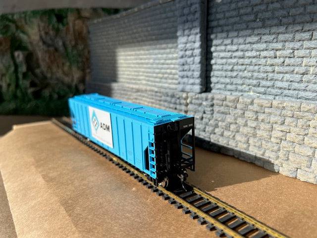 Walthers HO 910-49403 - Mainline - 50' Pullman-Standard PS-2CD 4427 3-Bay Covered Hopper "Archer-Daniels-Midland" #3123