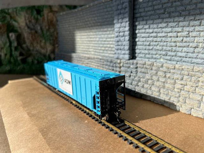 Walthers HO 910-49402 - Mainline - 50' Pullman-Standard PS-2CD 4427 3-Bay Covered Hopper "Archer-Daniels-Midland" #3120