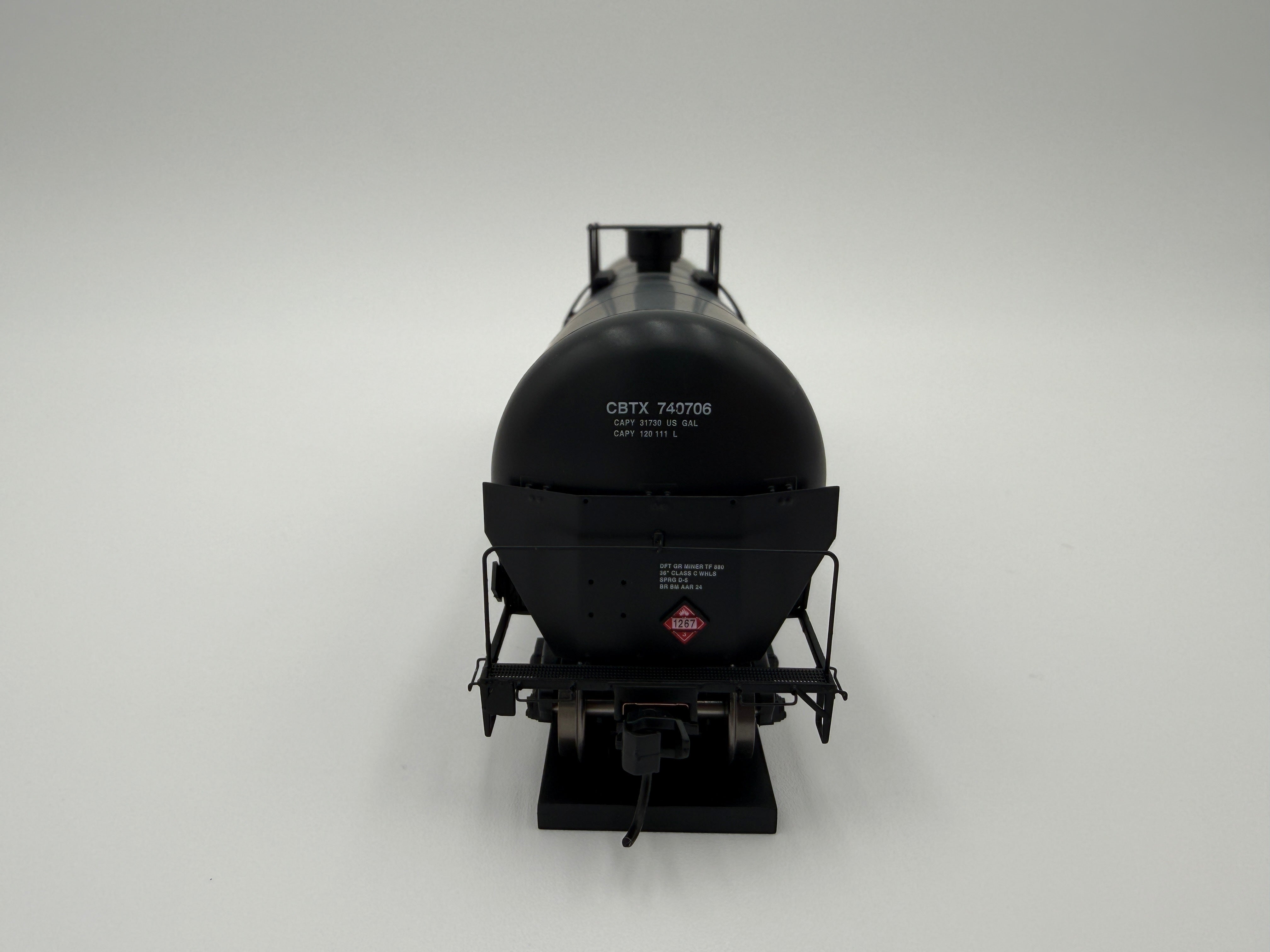 Walthers HO 920-100764 - Proto - 55' Trinity Modified 30,145-Gallon Tank Car "CIT Group" #742095 (CBTX)