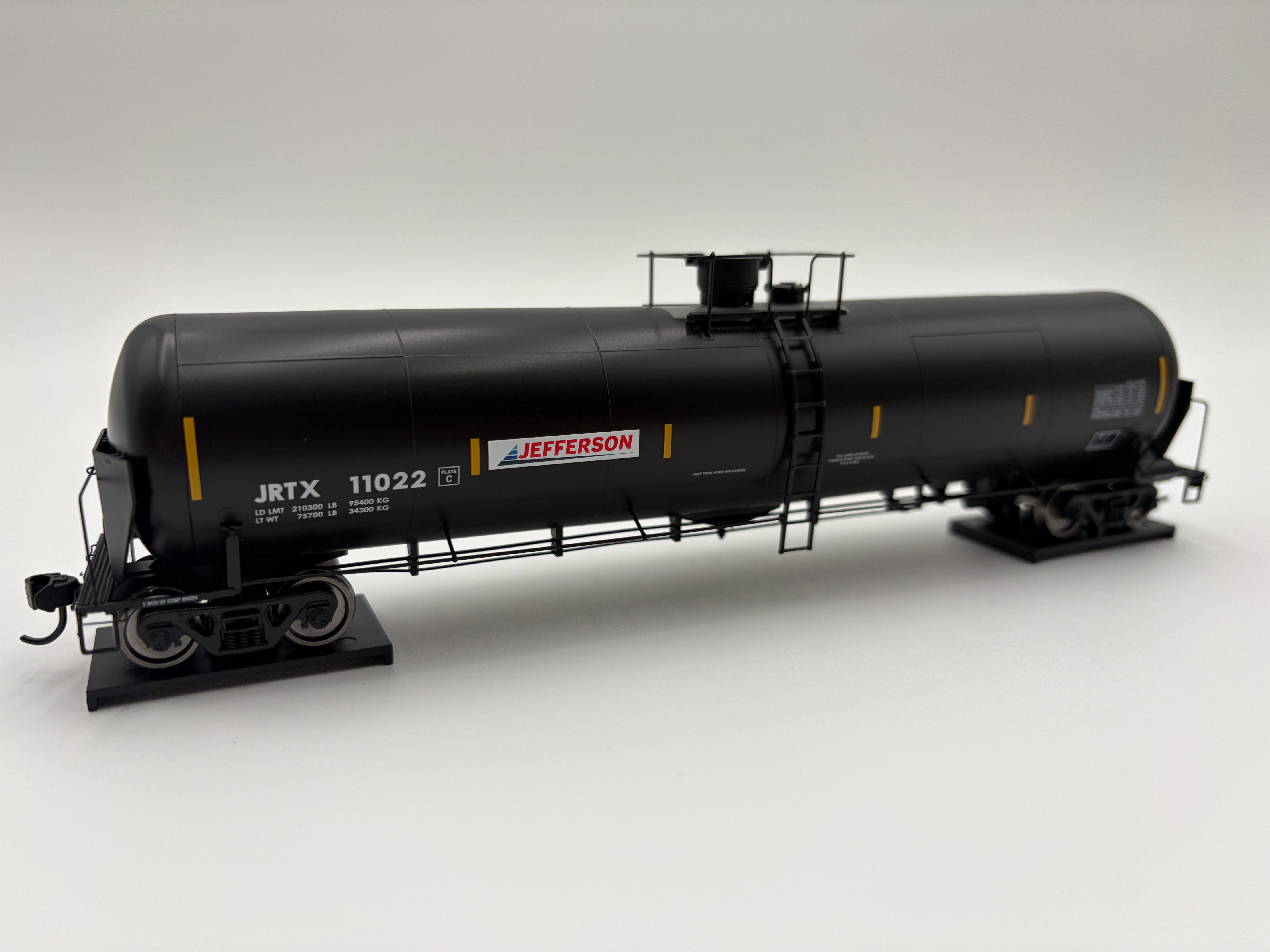 Walthers HO 920-100773 - Proto - 55' Trinity Modified 30,145-Gallon Tank Car "Jefferson" #11101 (JRTX)