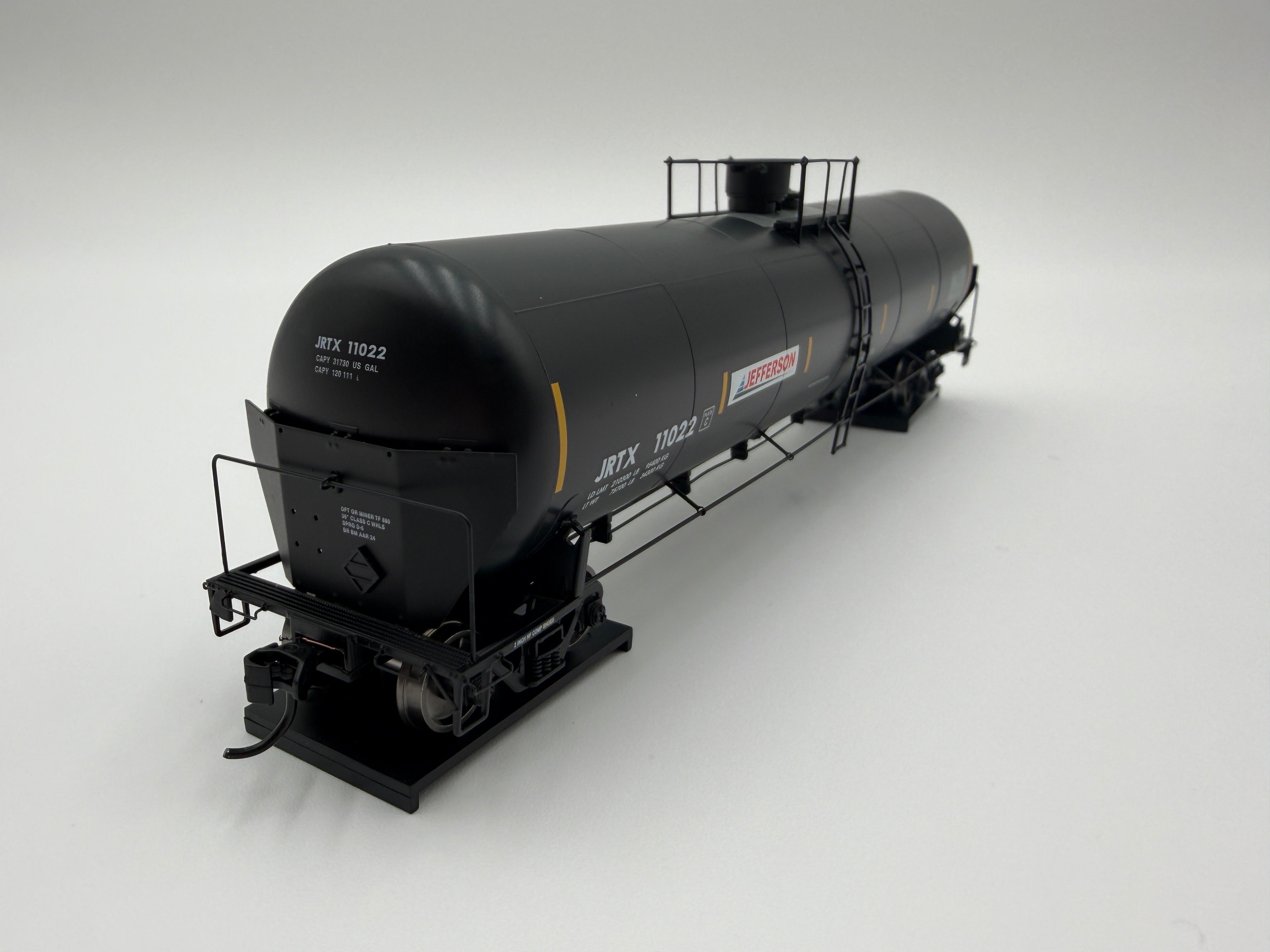 Walthers HO 920-100770 - Proto - 55' Trinity Modified 30,145-Gallon Tank Car "Jefferson" #11022 (JRTX)