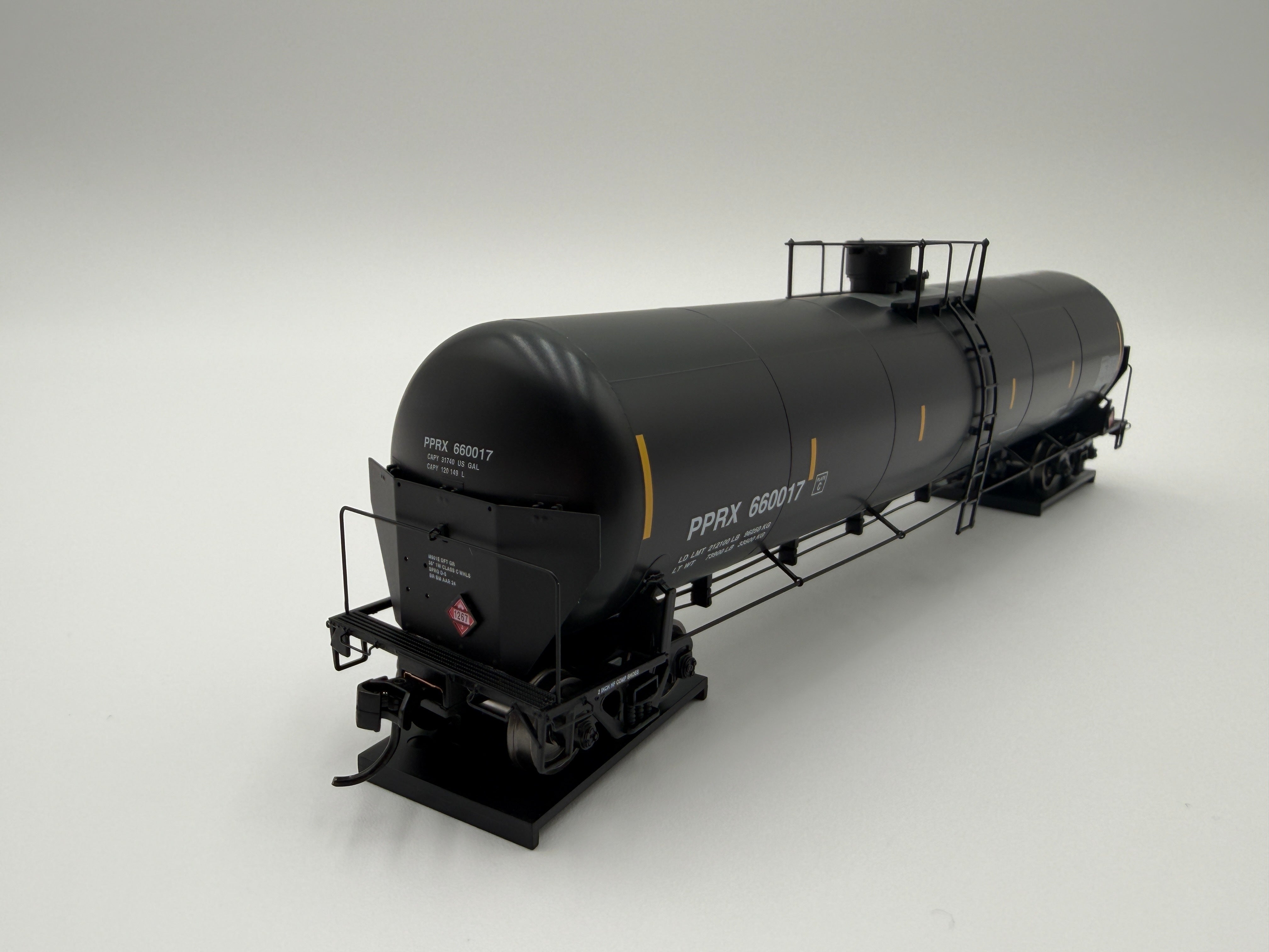 Walthers HO 920-100777 - Proto - 55' Trinity Modified 30,145-Gallon Tank Car "Conoco Phillips" #660606 (PPRX)