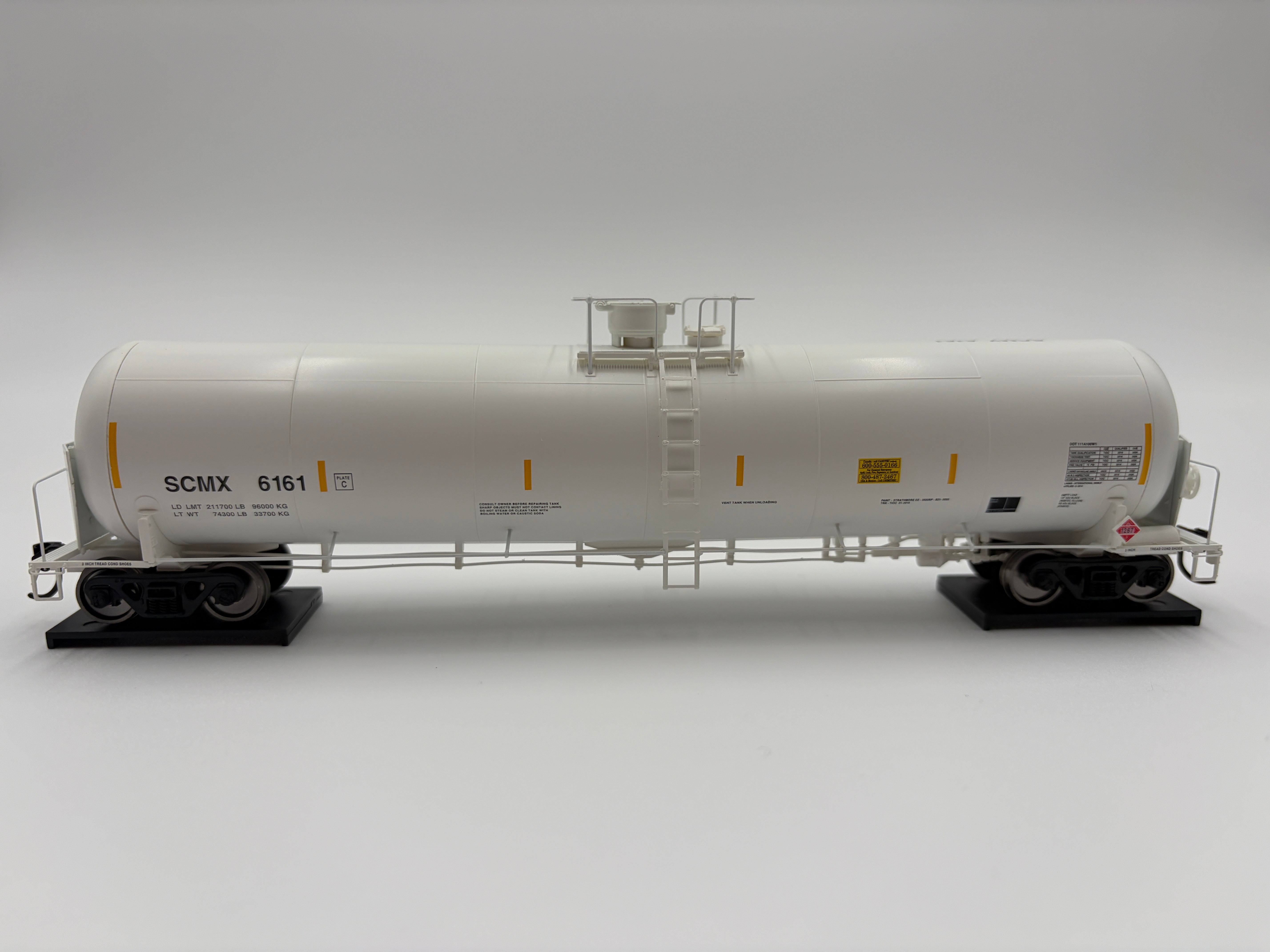 Walthers HO 920-100779 - Proto - 55' Trinity Modified 30,145-Gallon Tank Car "Shell Oil" #6284 (SCMX)