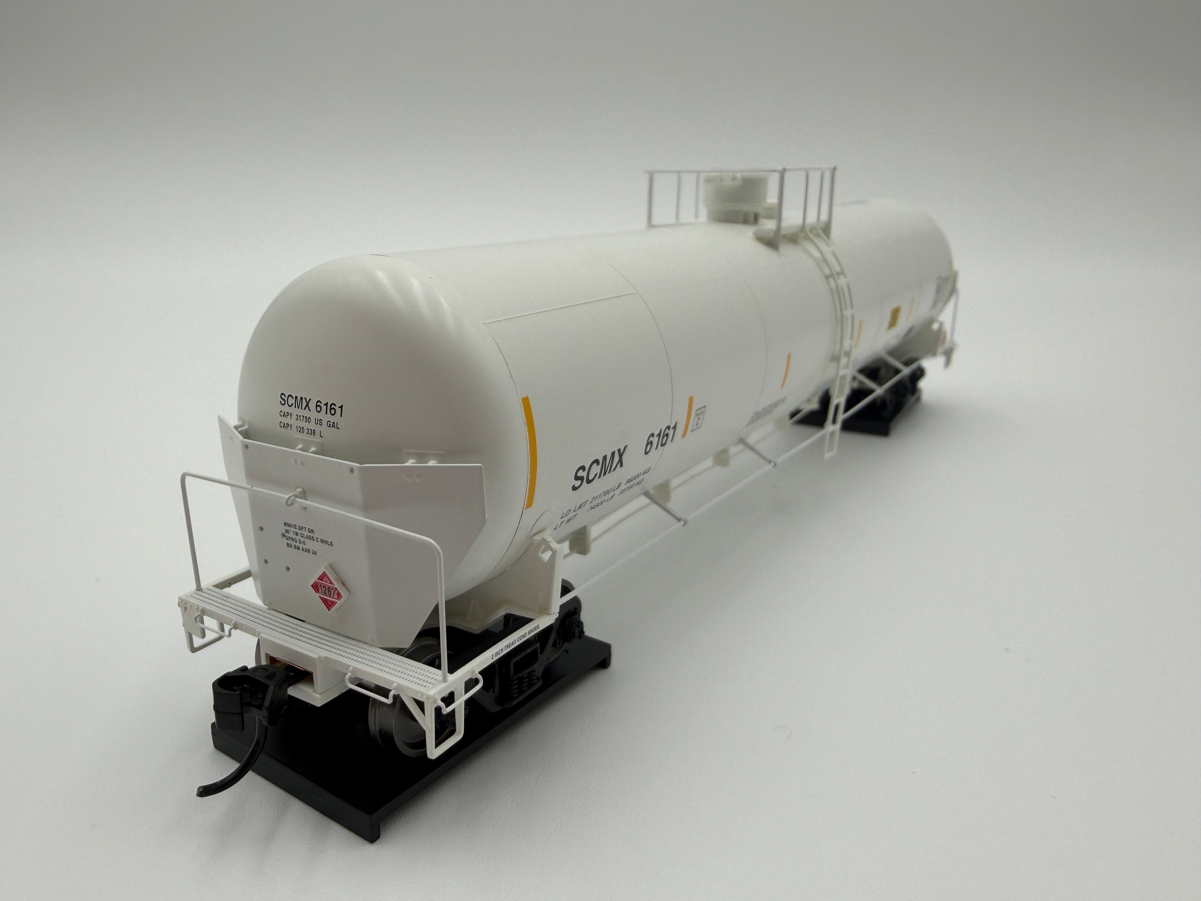 Walthers HO 920-100781 - Proto - 55' Trinity Modified 30,145-Gallon Tank Car "Shell Oil" #6510 (SCMX)