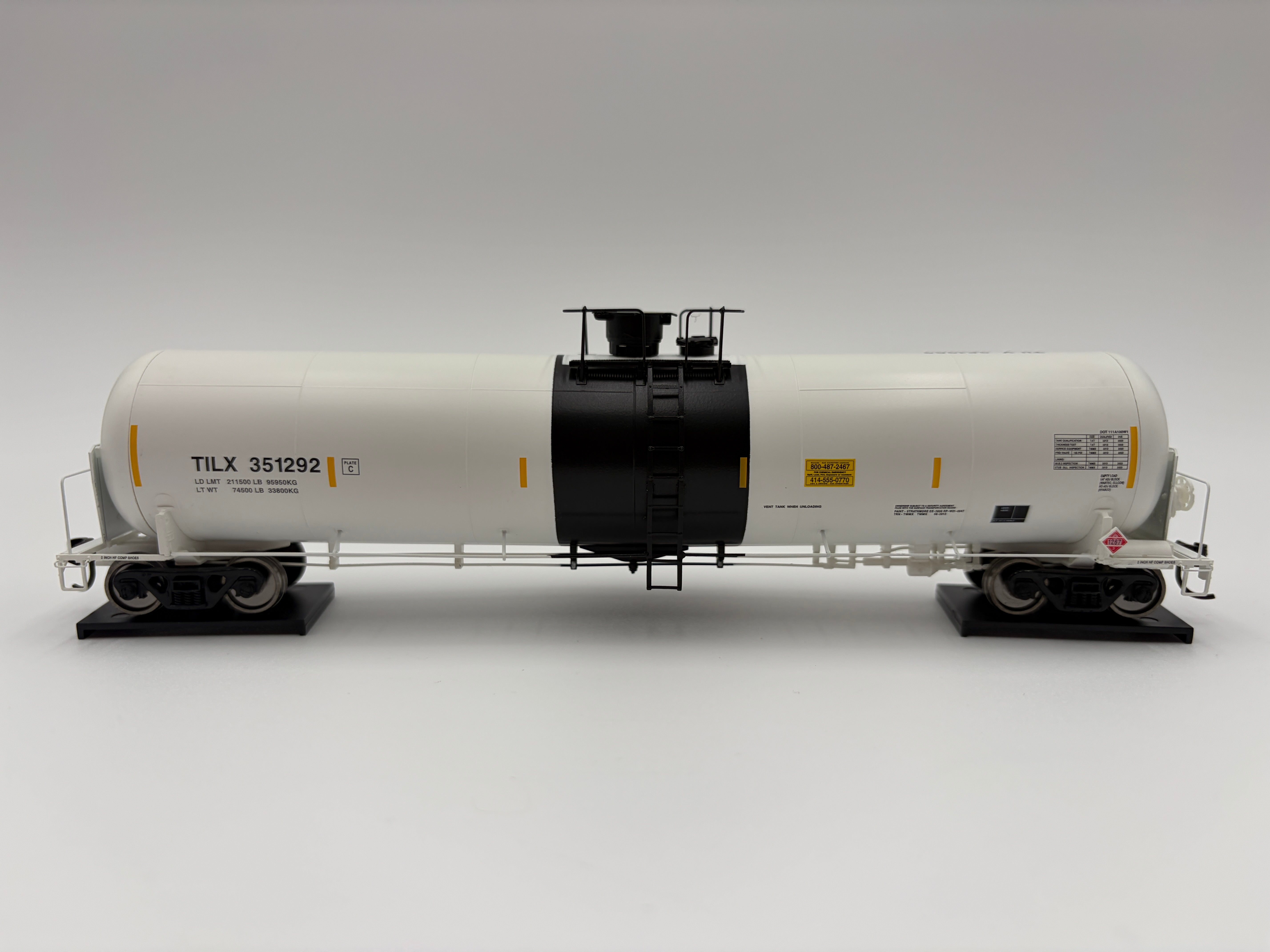 Walthers HO 920-100783 - Proto - 55' Trinity Modified 30,145-Gallon Tank Car "Trinity Industries Leasing" #351442 (TILX)