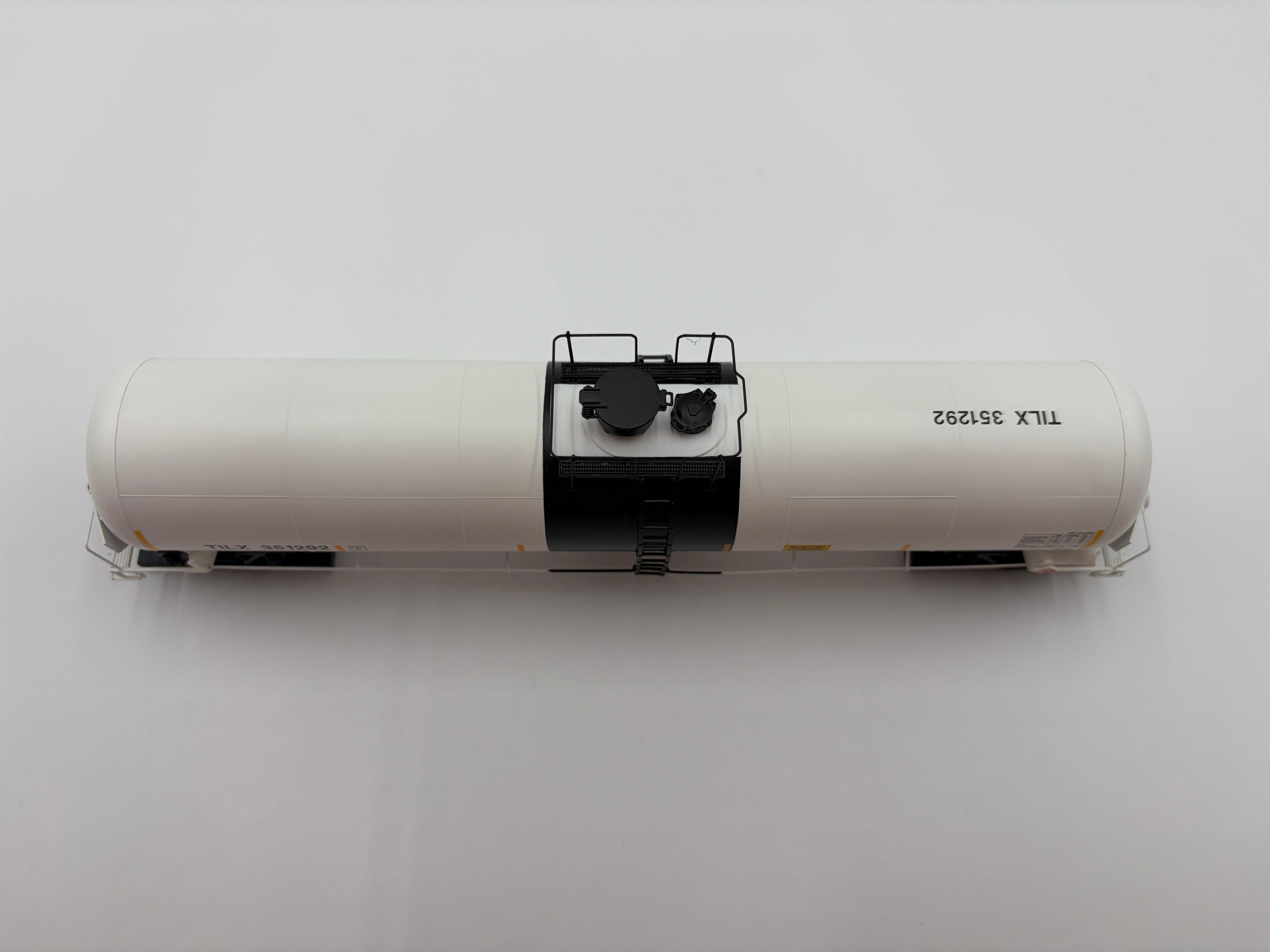 Walthers HO 920-100782 - Proto - 55' Trinity Modified 30,145-Gallon Tank Car "Trinity Industries Leasing" #351292 (TILX)