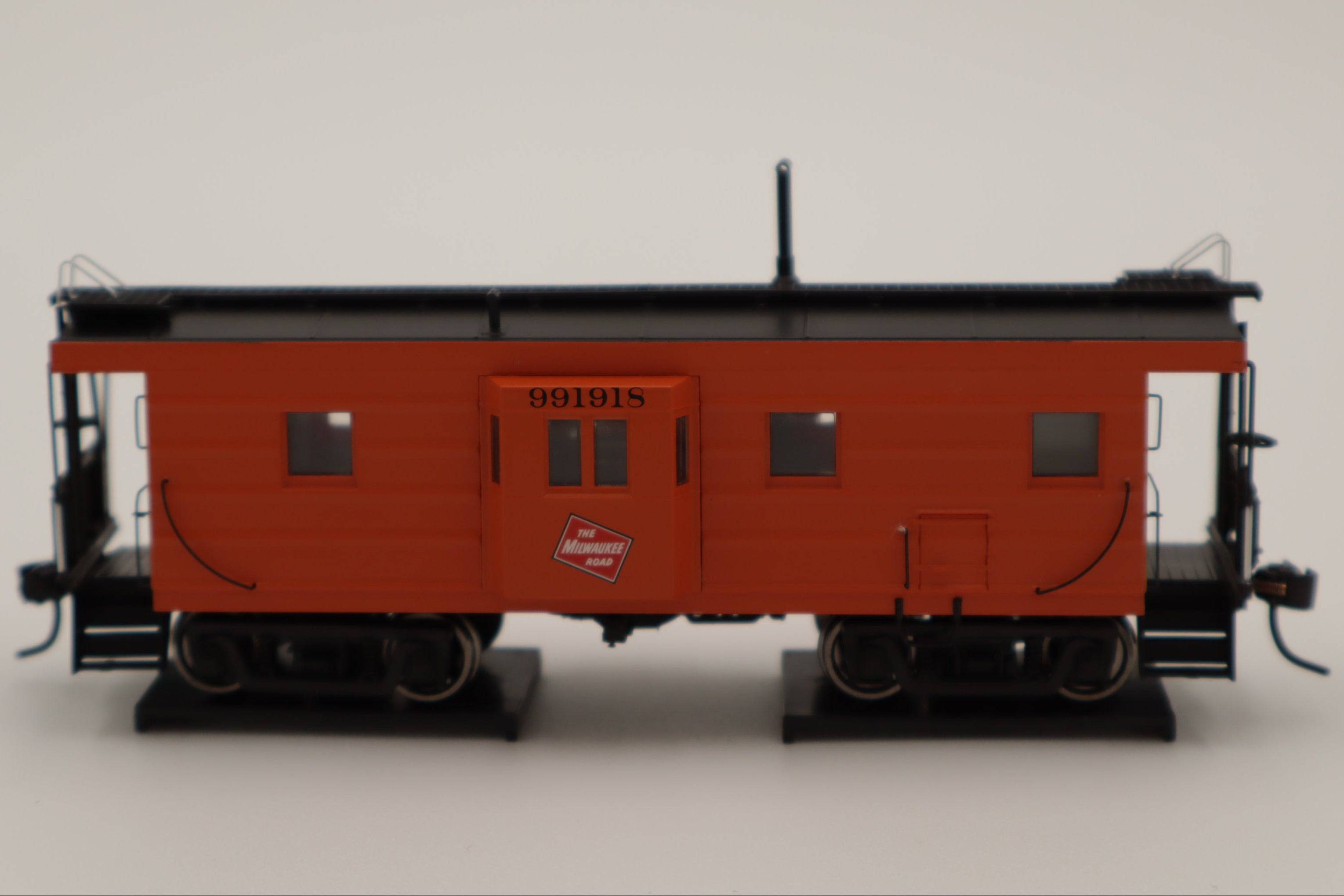 Walthers HO 920-103654 - Proto -  Rib Sided Caboose "Milwaukee Road" #991926 (Orange, Black, Yellow; Includes Oil Stove)