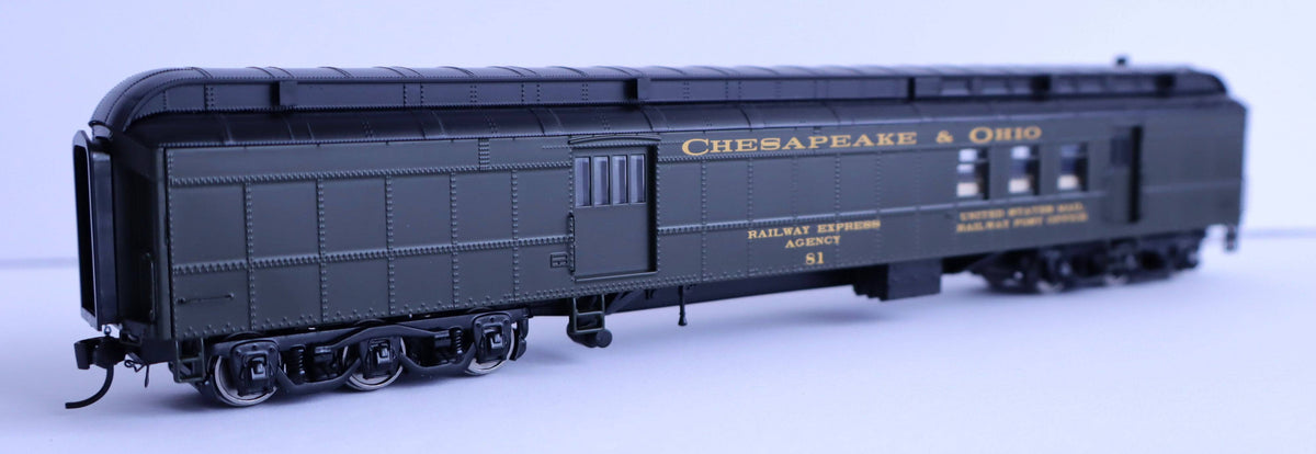 Walthers HO 920-17503 - Proto - 70' Heavyweight Baggage Car "Chesapeake & Ohio" #317 (Green)