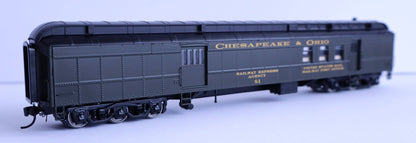 Walthers HO 920-17503 - Proto - 70' Heavyweight Baggage Car "Chesapeake & Ohio" #317 (Green)