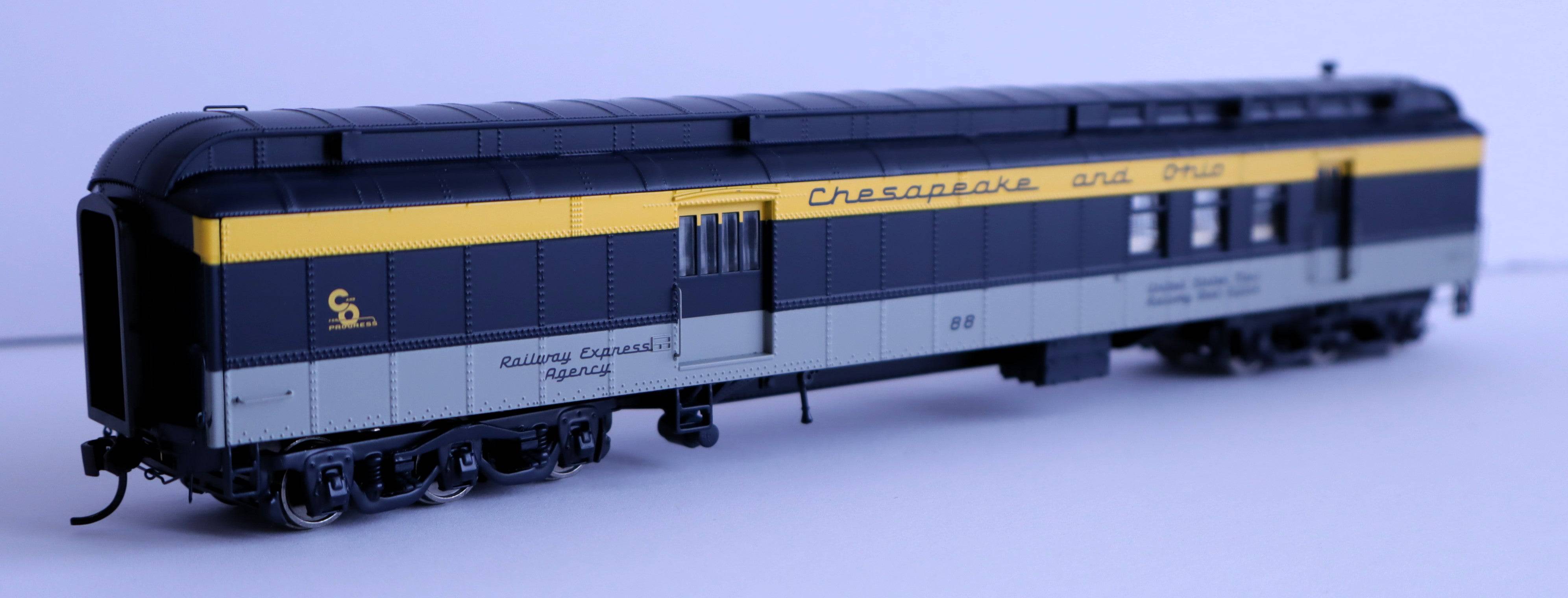 Walthers HO 920-17415 - Proto - 70' Heavyweight RPO Baggage Car "Chesapeake & Ohio" #88 (Tri-Color)