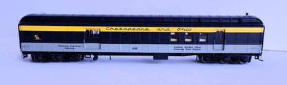 Walthers HO 920-17415 - Proto - 70' Heavyweight RPO Baggage Car "Chesapeake & Ohio" #88 (Tri-Color)