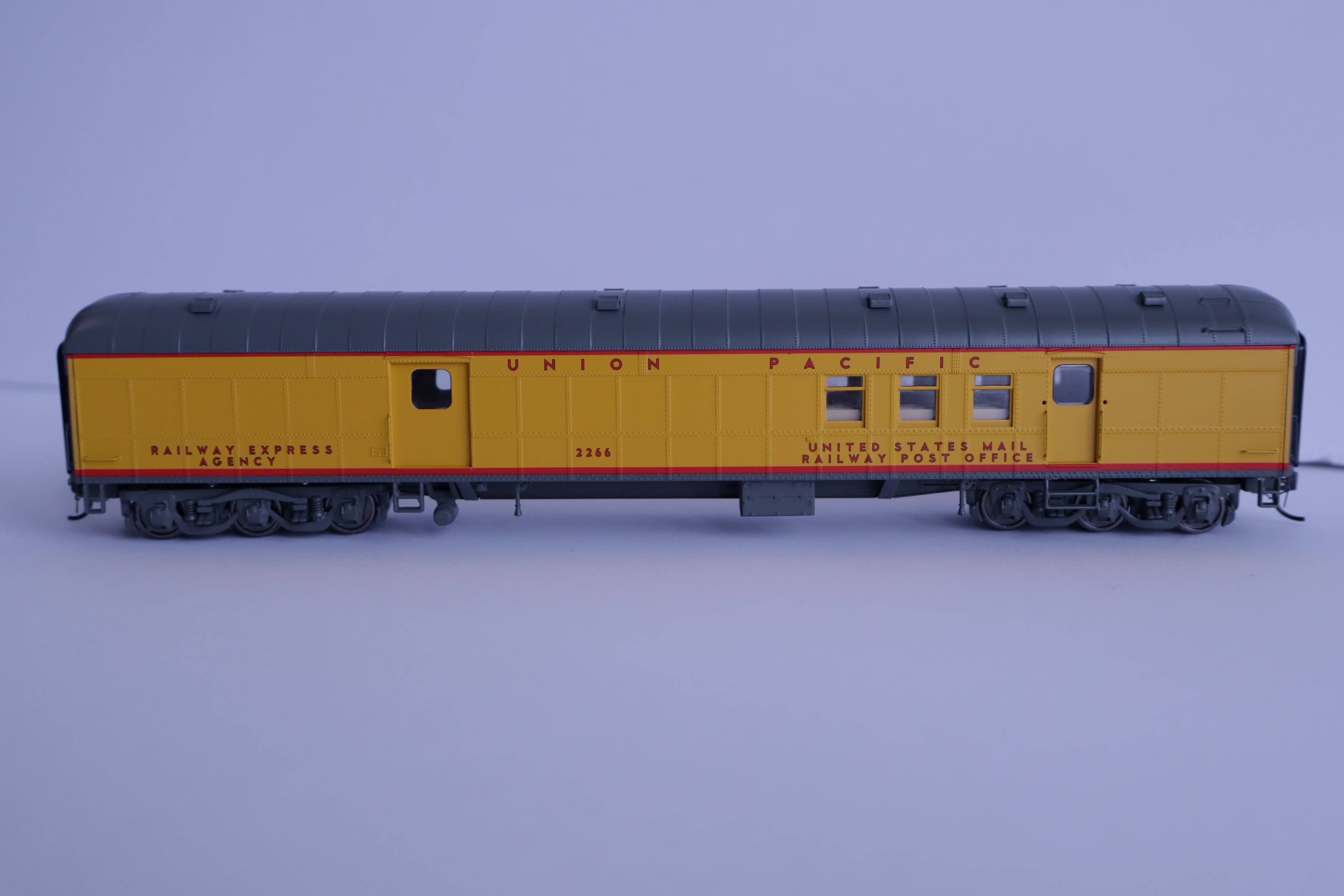 Walthers HO 920-17420 - Proto - 70' Heavyweight RPO Baggage Car "Union Pacific" #2266