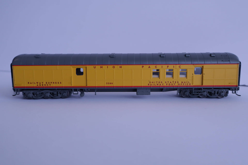 Walthers HO 920-17511 - Proto - 70' Heavyweight Baggage Car 