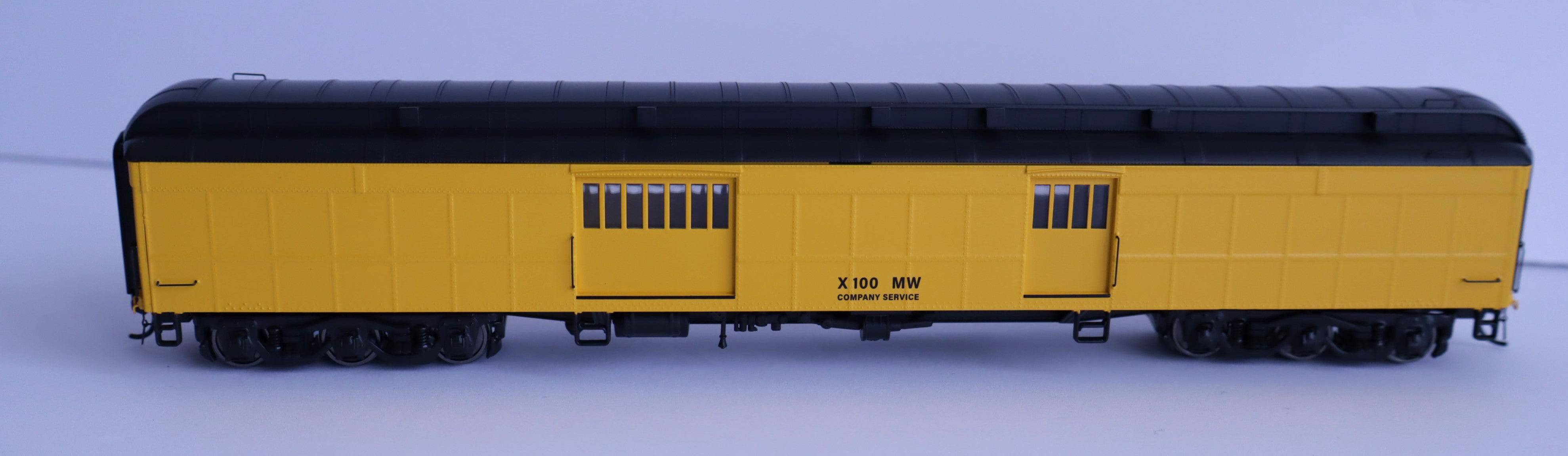 Walthers HO 920-17509 - Proto - 70' Heavyweight Baggage Car "MOW" #X101