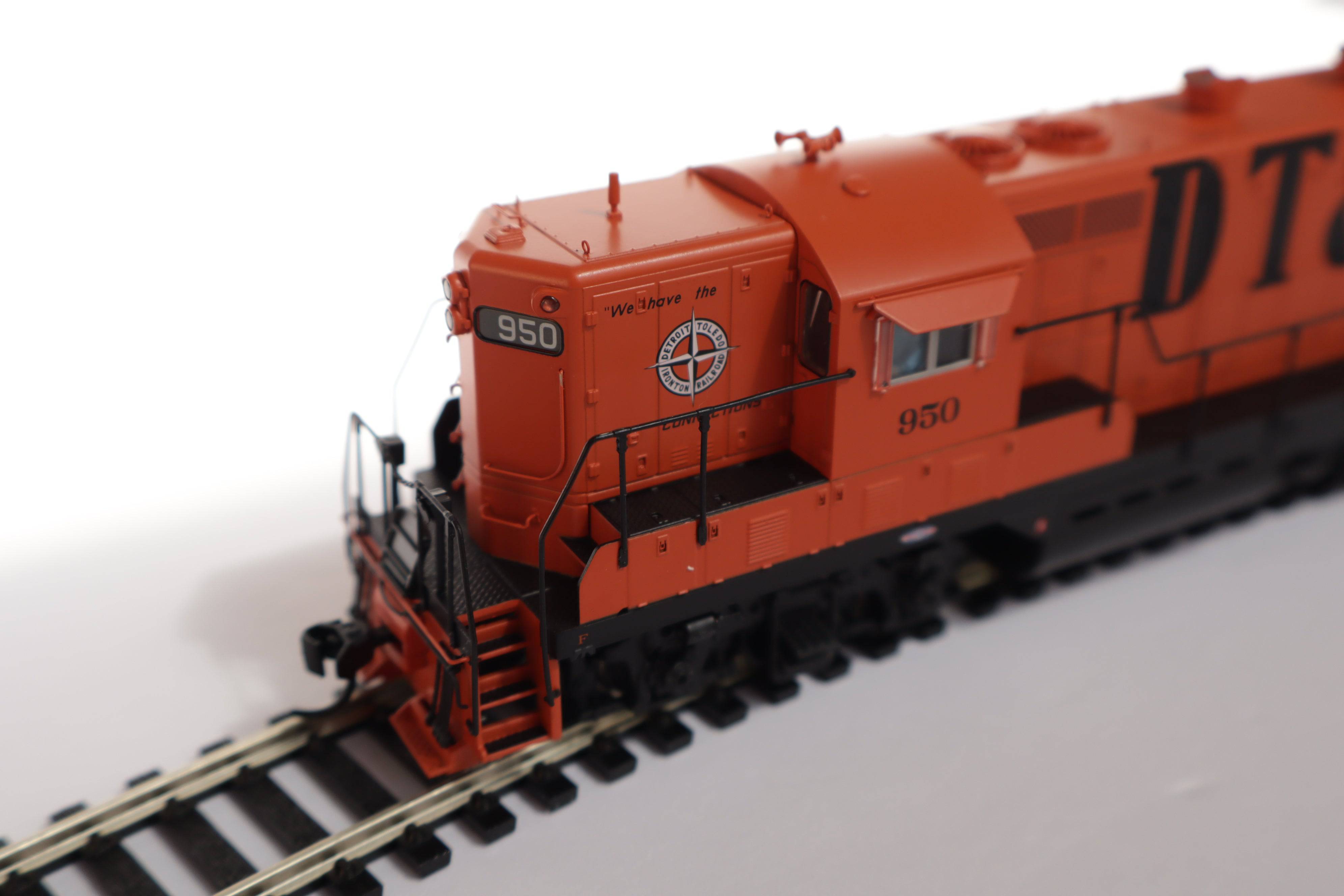 Walthers HO 920-42422 - Proto - EMD GP7 Diesel Locomotive "Detroit, Toledo & Ironton" #958 w/ DCC/Sound