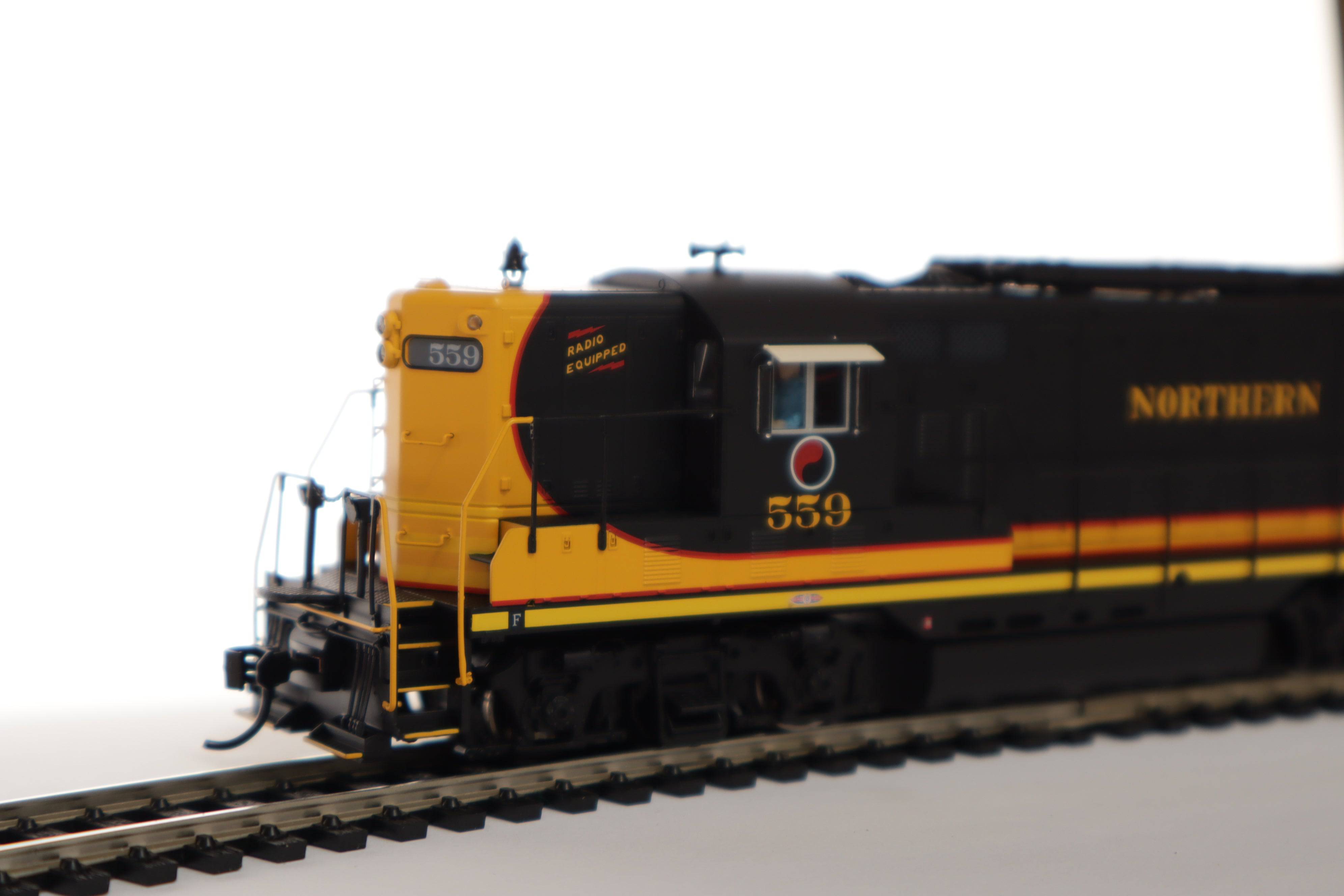 Walthers HO 920-42424 - Proto - EMD GP7 Diesel Locomotive "Northern Pacific" #562 w/ DCC/Sound