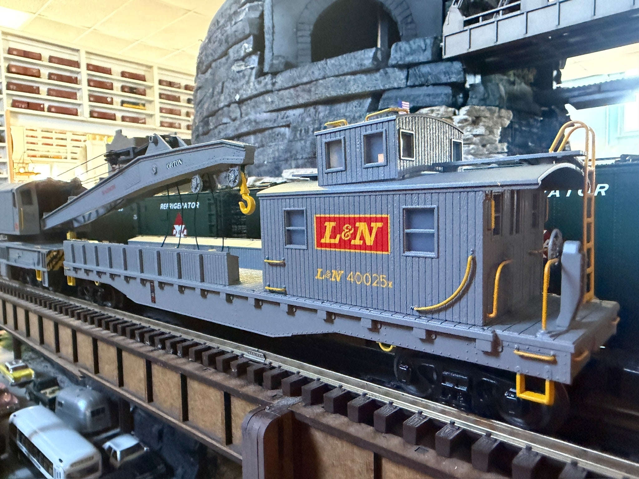 Atlas O - Premier - Crane & Tender Car Set “Louisville & Nashville” #40025 /#40025X (Set #2) - Custom Run for MrMuffin'sTrains