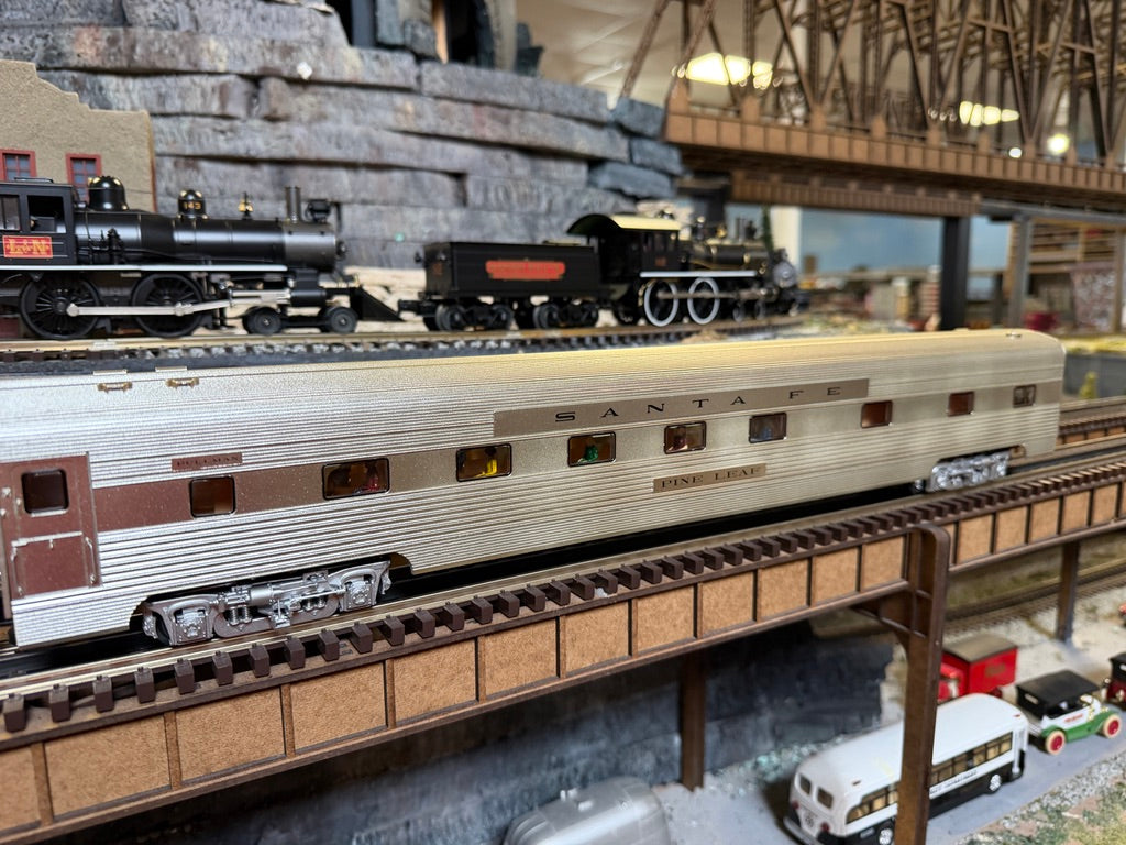 Lionel 2627110 - Super Chief Add-On 21" Pullman Passenger Car "Santa Fe" Set A (2-Car)