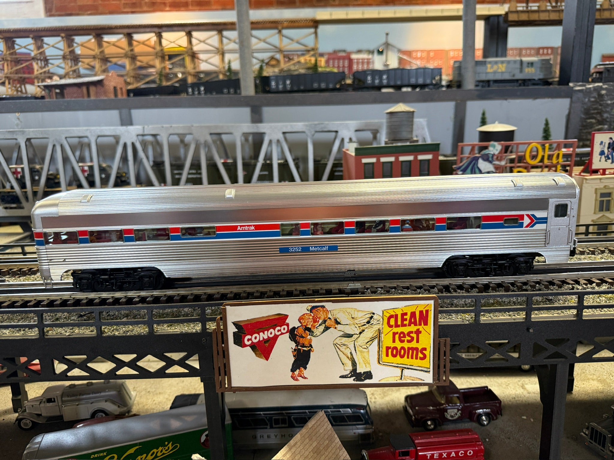 Lionel 2527160 - 18" Aluminum Passenger Car Set "Amtrak" (4-car) Phase I