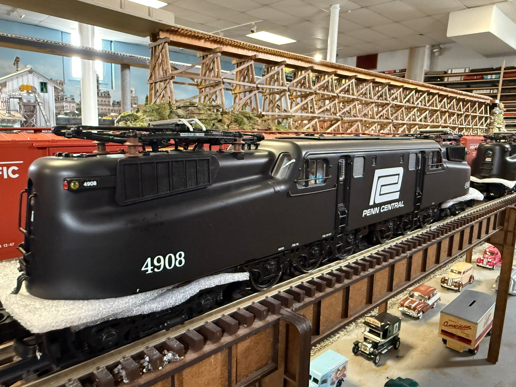 Lionel 2533060 - Vision Line GG1 Electric Engine "Penn Central" #4908