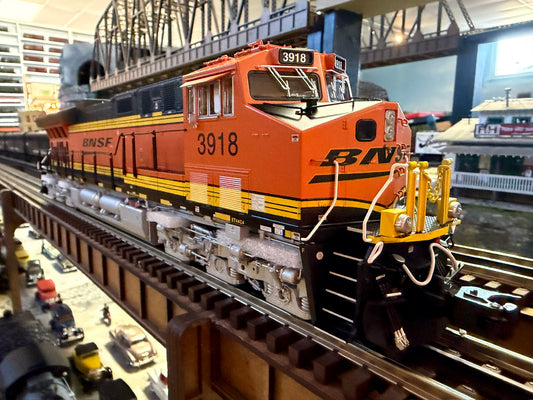 Lionel 2533459 - Legacy ET44AC SuperBass "BNSF" #3998 (Non-Powered) - MrMuffin'sTrains