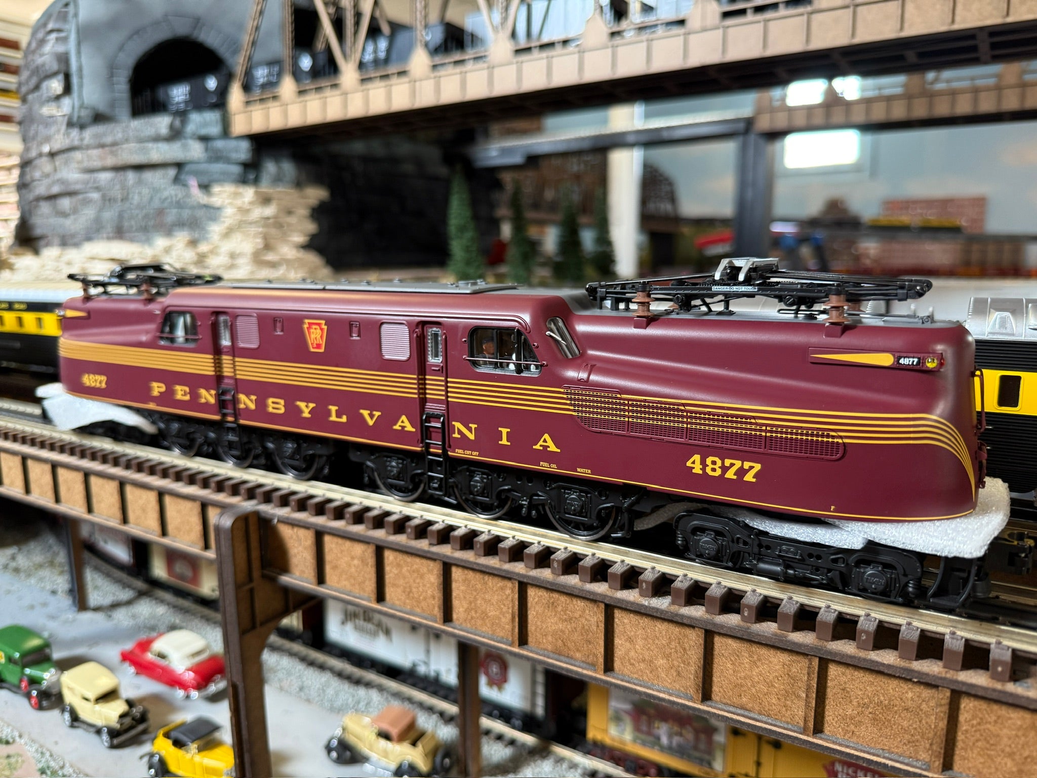 Lionel 2533110 - Vision Line GG1 Electric Engine "Pennsylvania" #4877