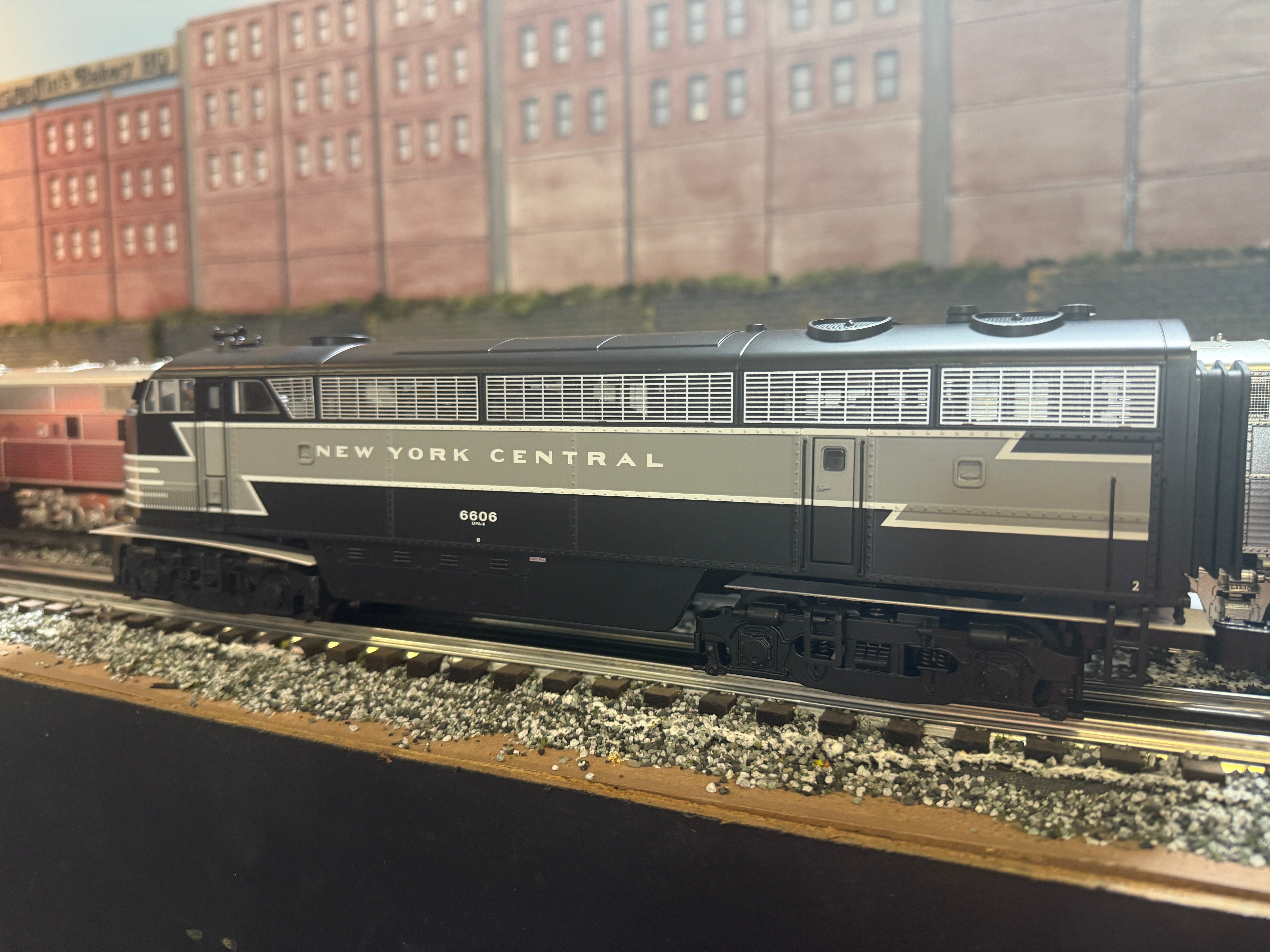 Lionel 2533241 - Legacy C Liner Diesel Locomotive "New York Central" #6606