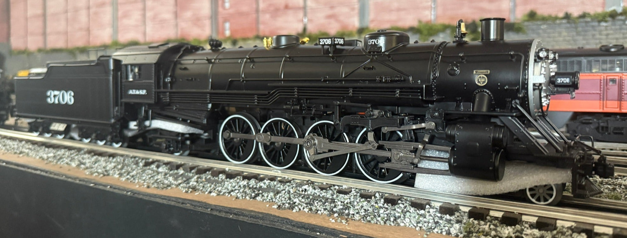 Lionel 2531200 - Legacy Mountain Steam Locomotive "Santa Fe" #3706 (Brass Tender)
