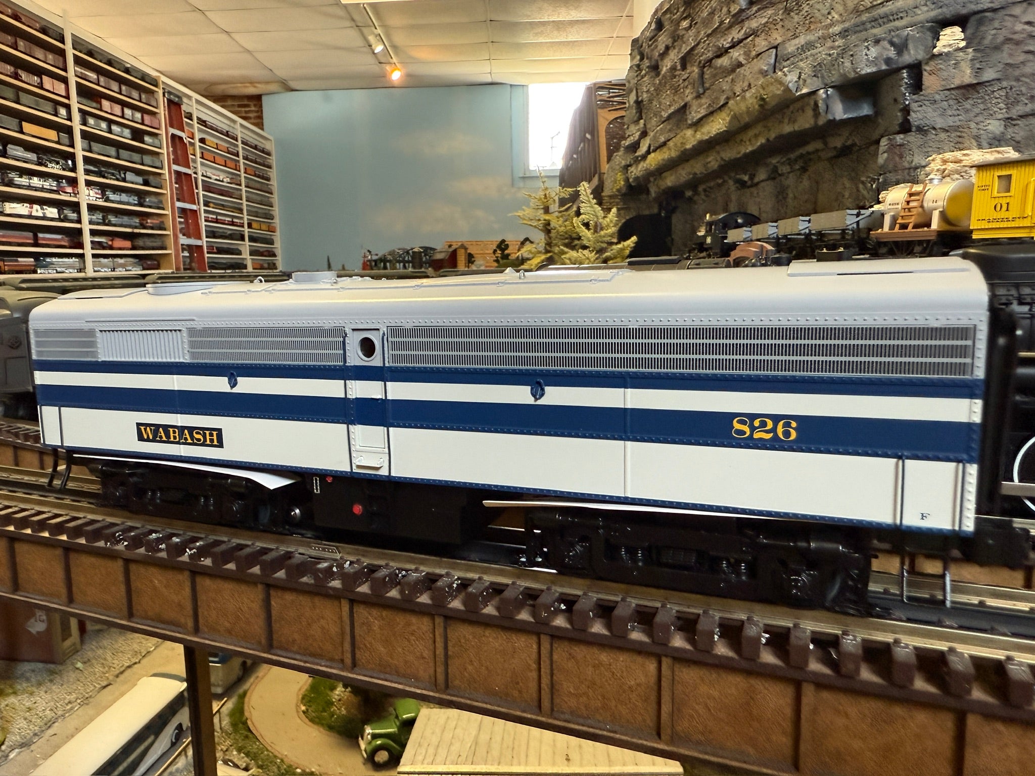 Lionel 2533928 - Legacy FB-2 Diesel Locomotive "Wabash" #826 (Powered)