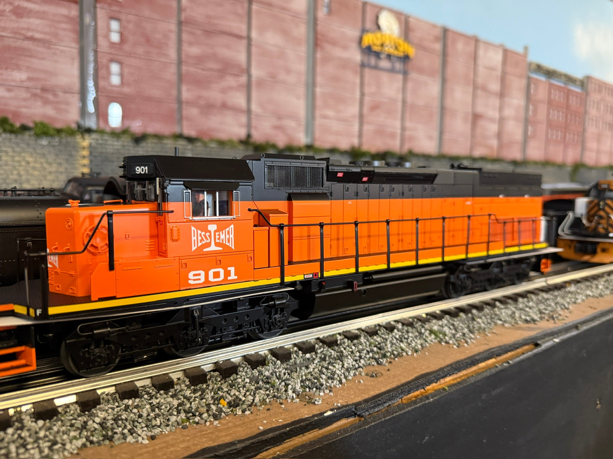 Lionel 2533811 - Legacy SD40T-2 Diesel Locomotive "Bessemer & Lake Erie" #901