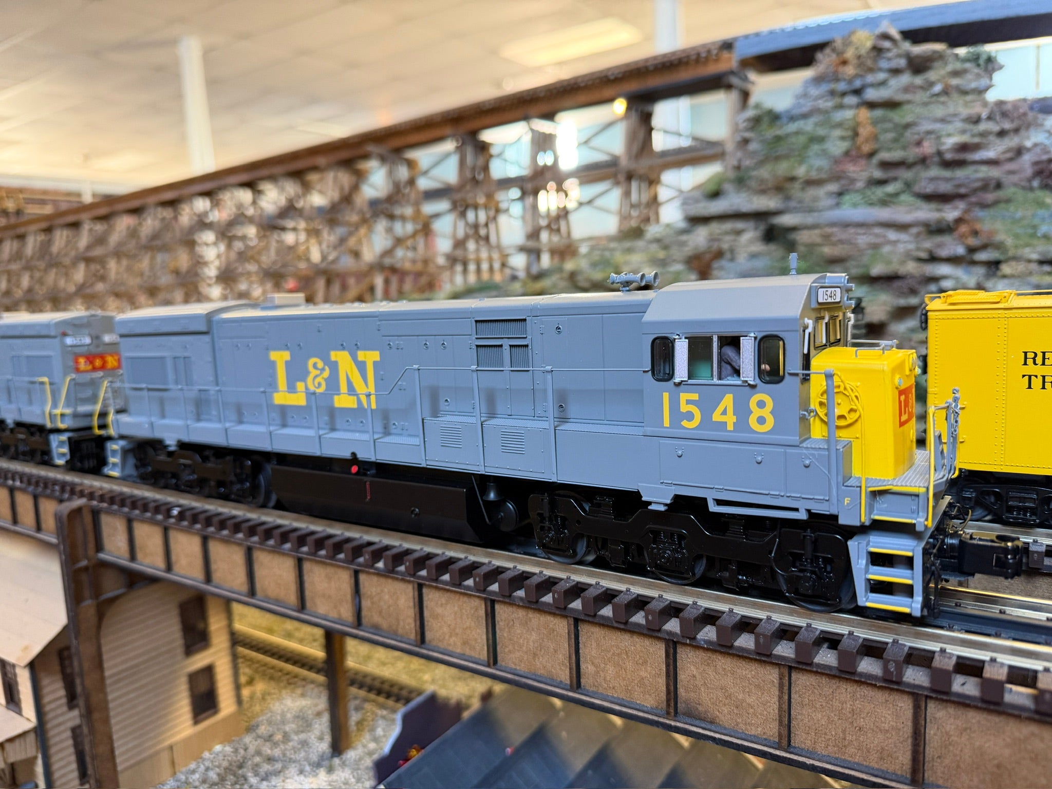 Atlas O 30138504 - Premier - U30C Diesel Locomotive "Louisville & Nashville" #1548